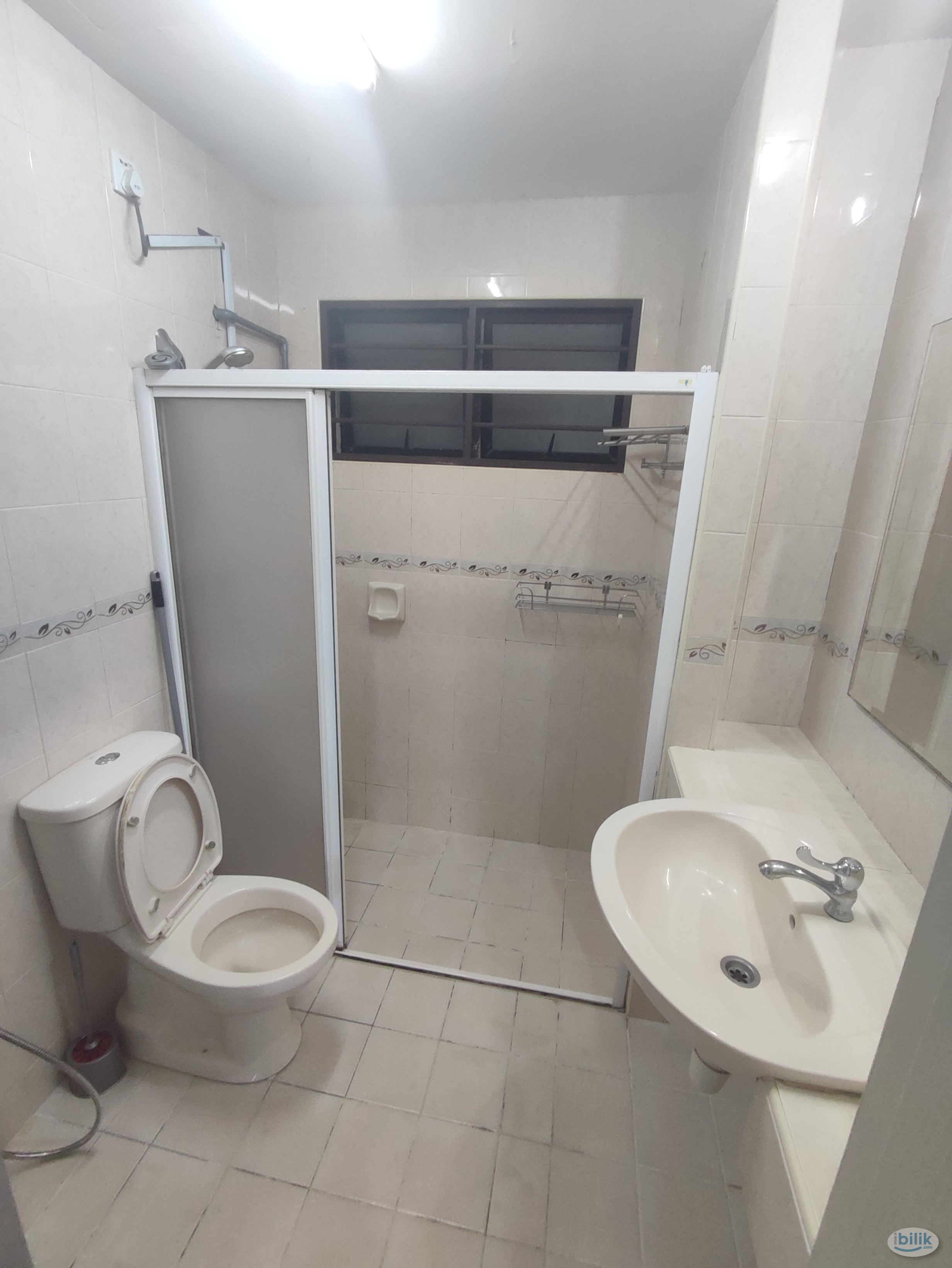 Middle room at Pelangi utama - Image 1
