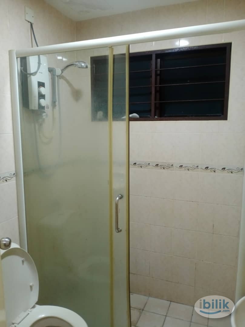 Master bedroom at Pelangi utama condo - Image 2
