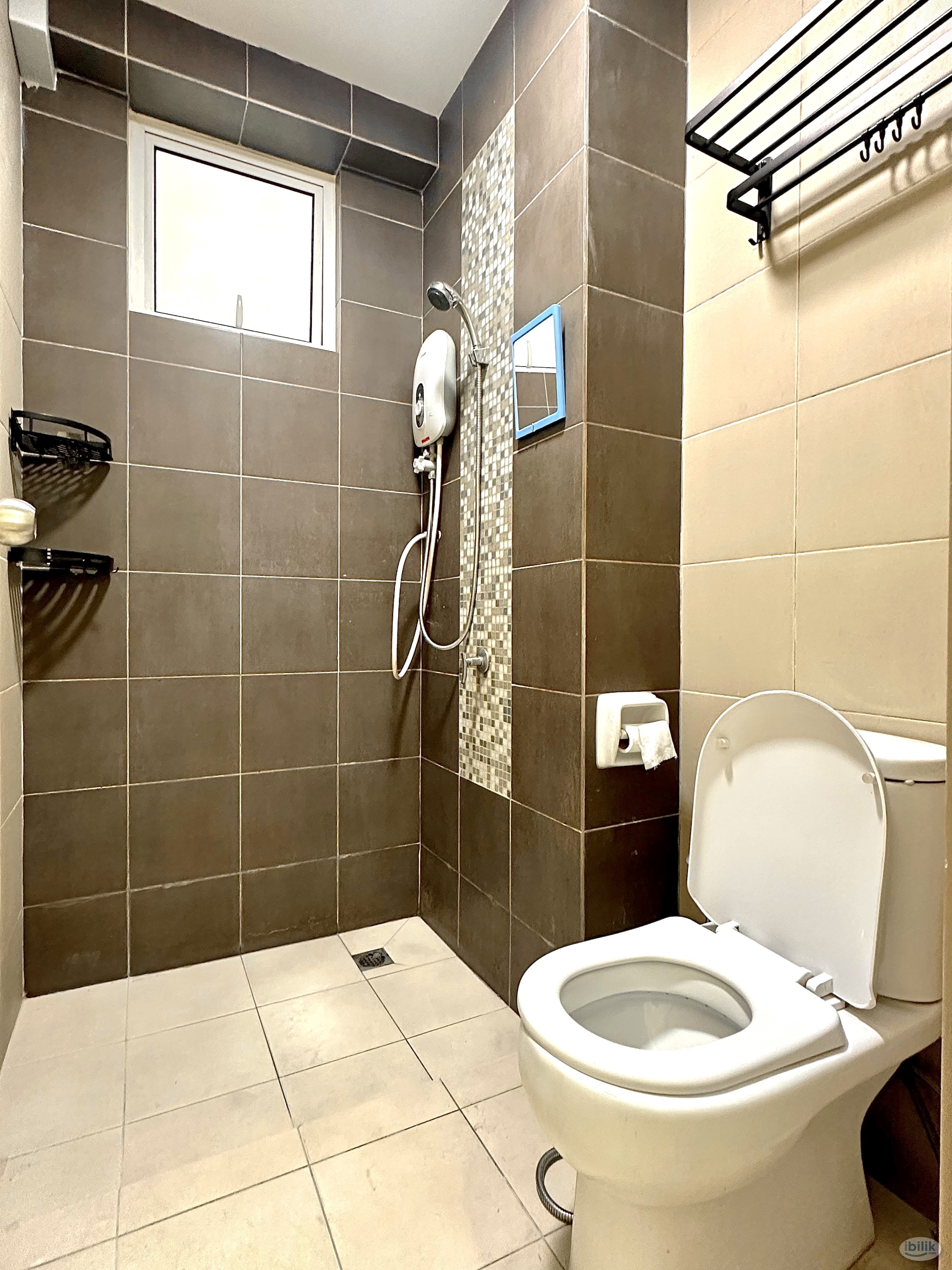 Middle Room at Bayan Lepas, Penang - Image 4