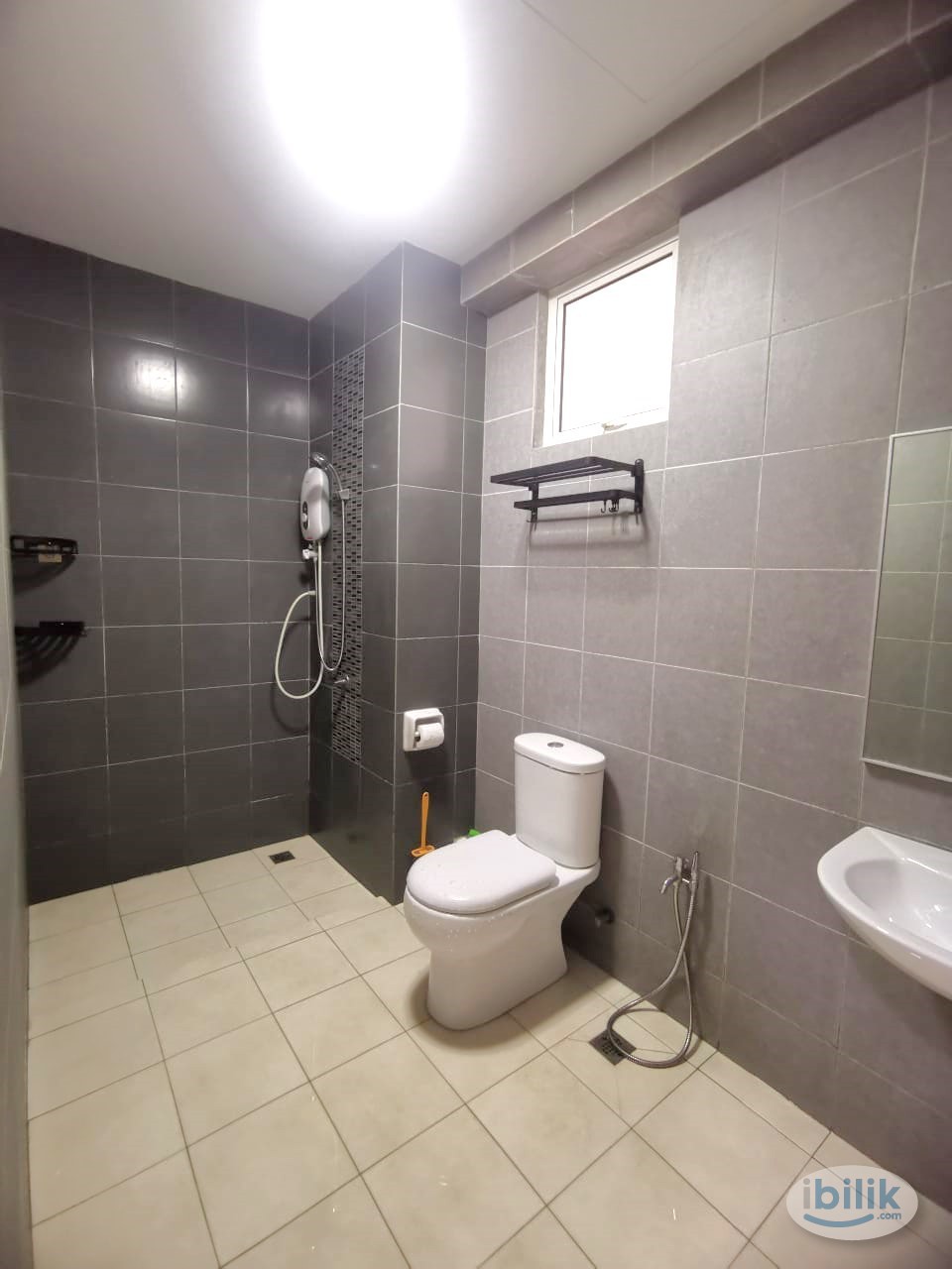 Middle Room at Bayan Lepas, Penang - Image 5