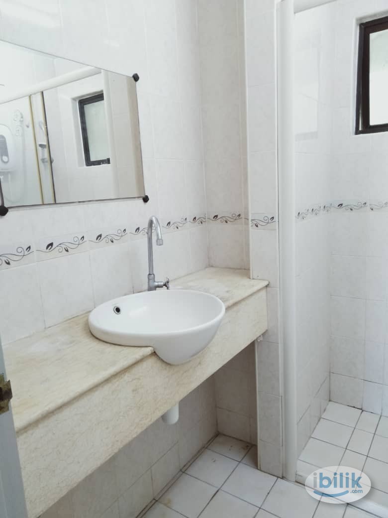 High floor Master bedroom at Pelangi utama condominium - Image 1