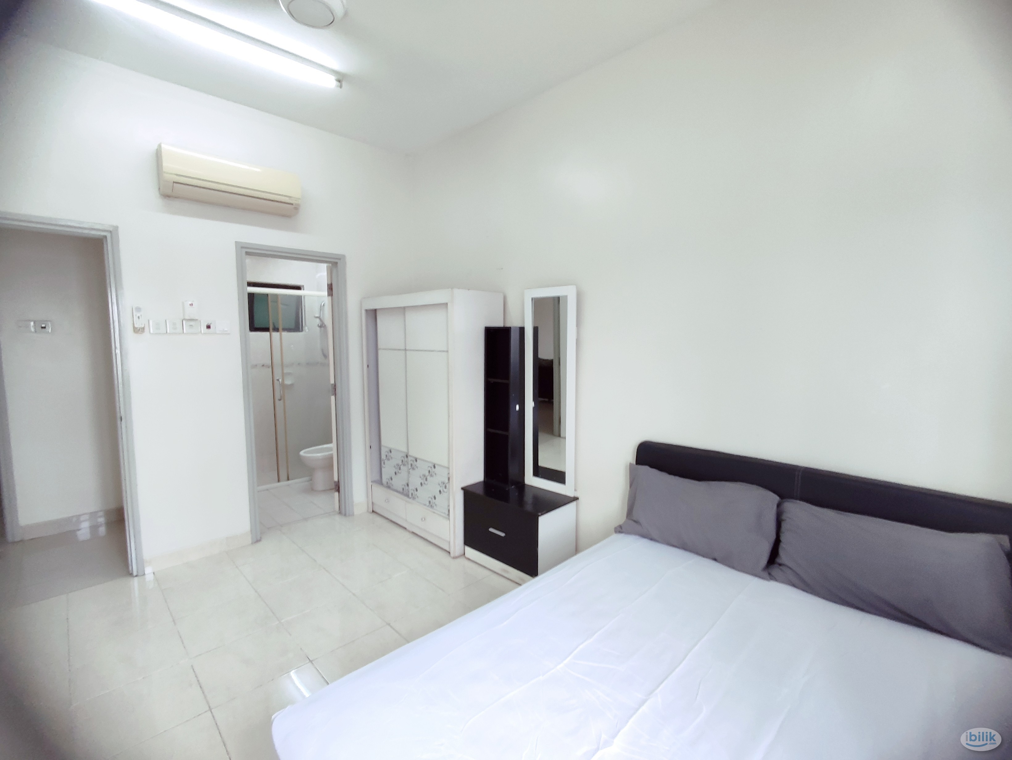 High floor Master bedroom at Pelangi utama condominium - Image 2