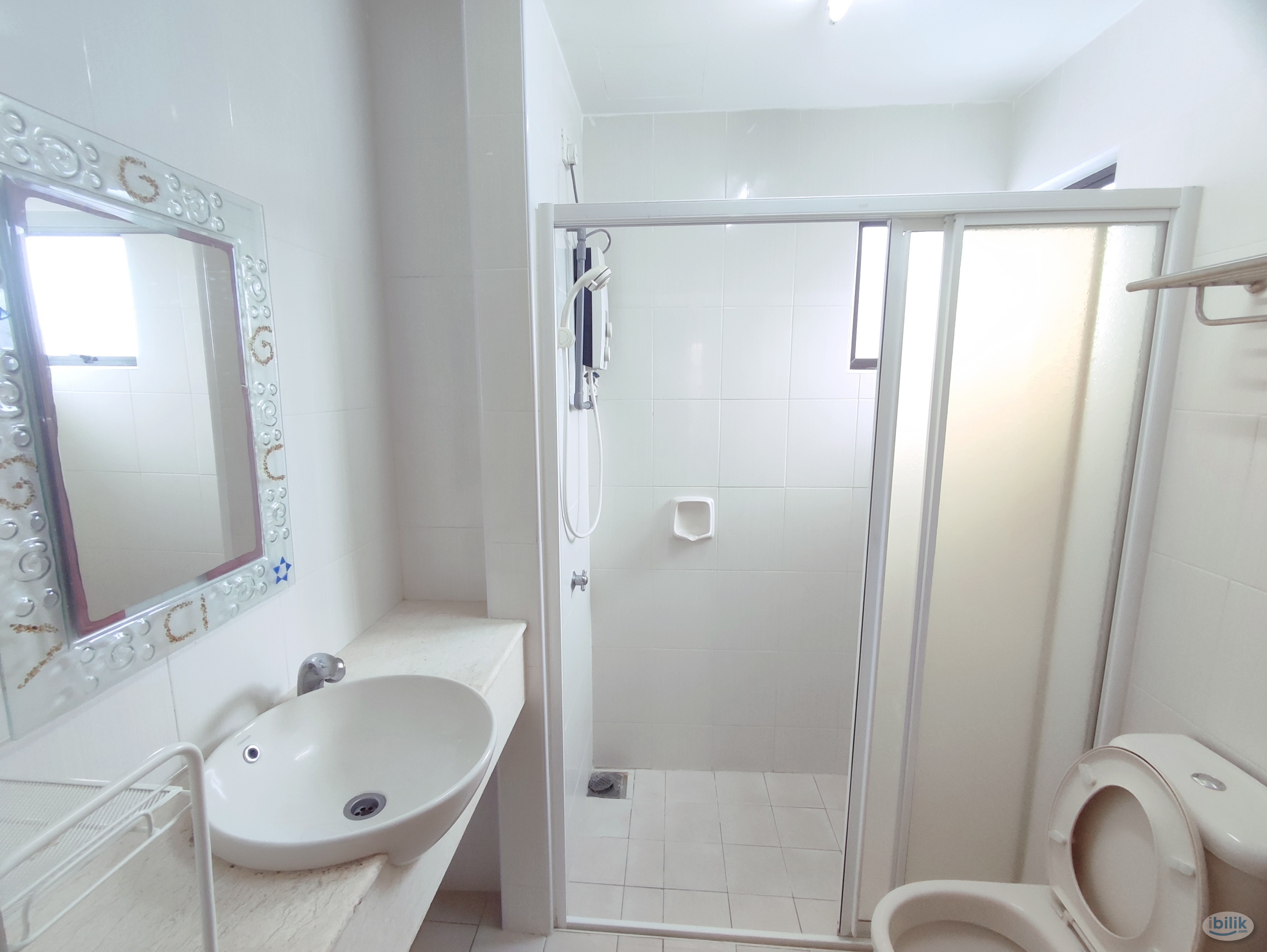 Budget Male room at Pelangi utama condominium - Image 4