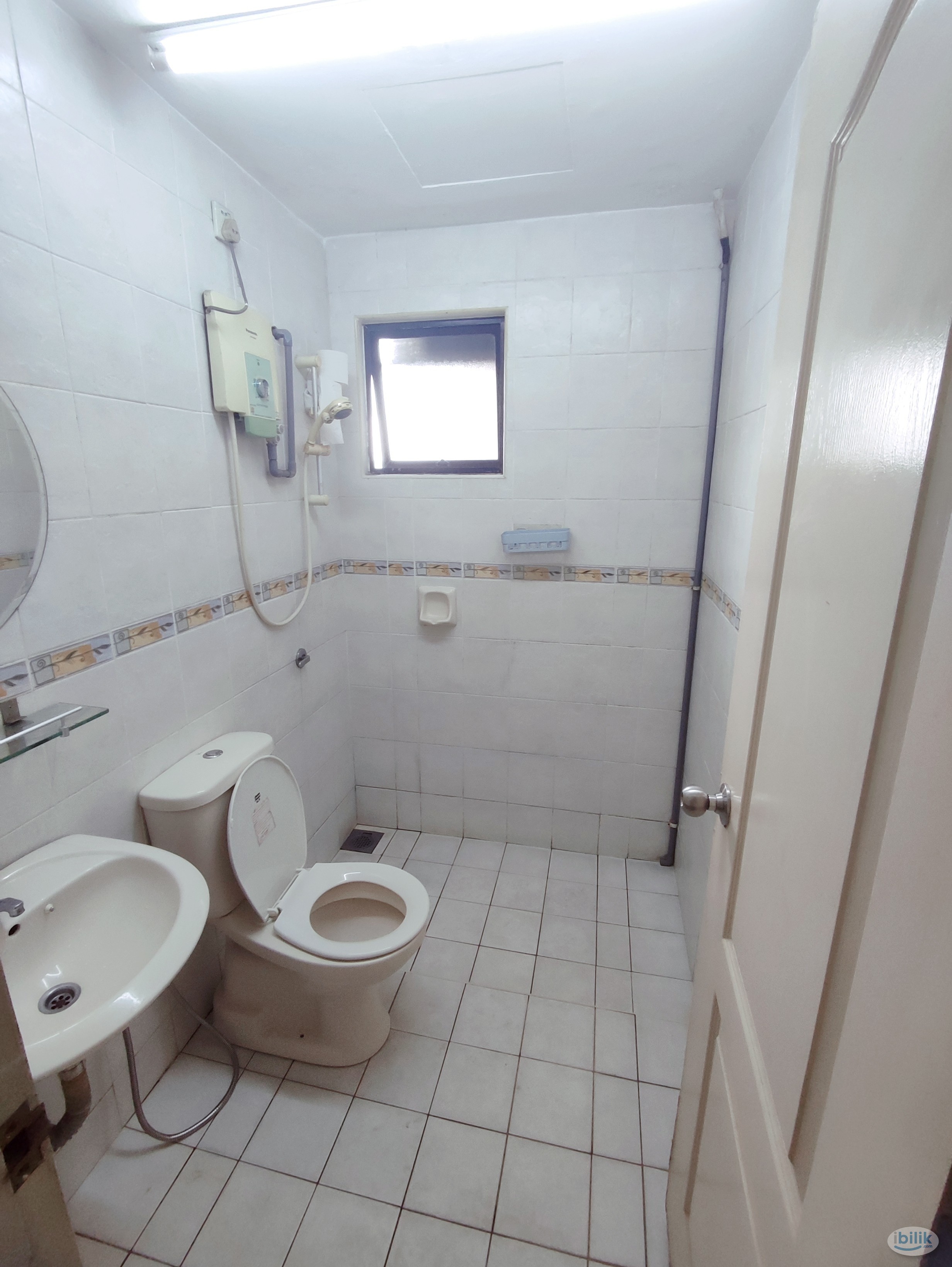 Female single room at Pelangi utama condominium - Image 2