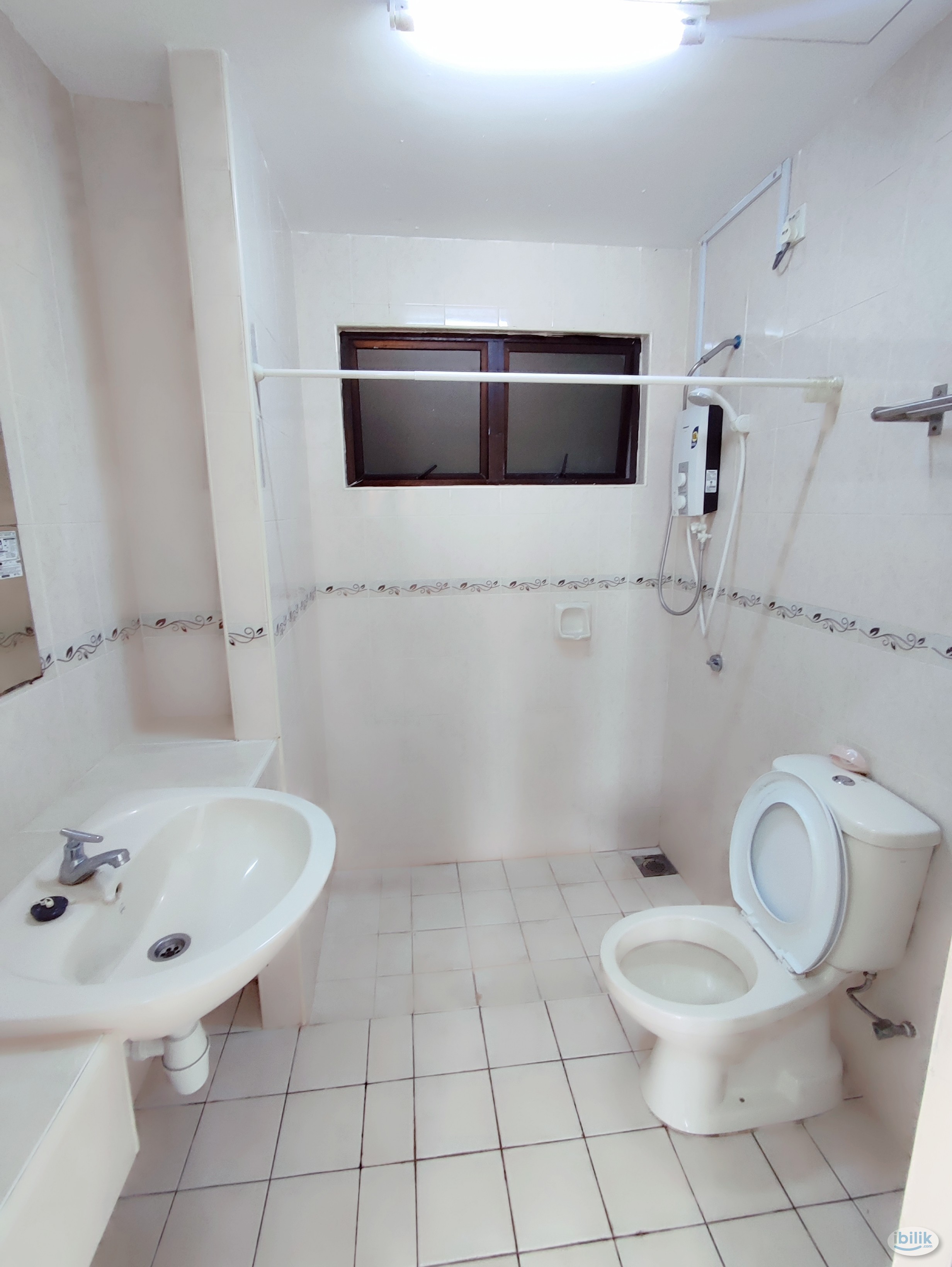 Female master bedroom at Pelangi utama condominium - Image 1