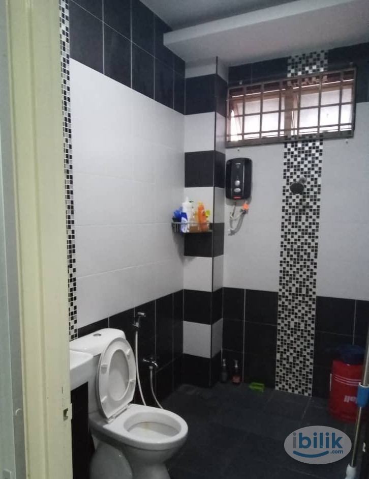 Nice and Master Room at Taman Angkasa Nuri, Batu Berendam - Image 3
