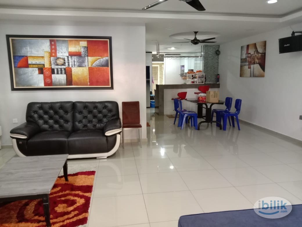 Nice and Master Room at Taman Angkasa Nuri, Batu Berendam - Image 5