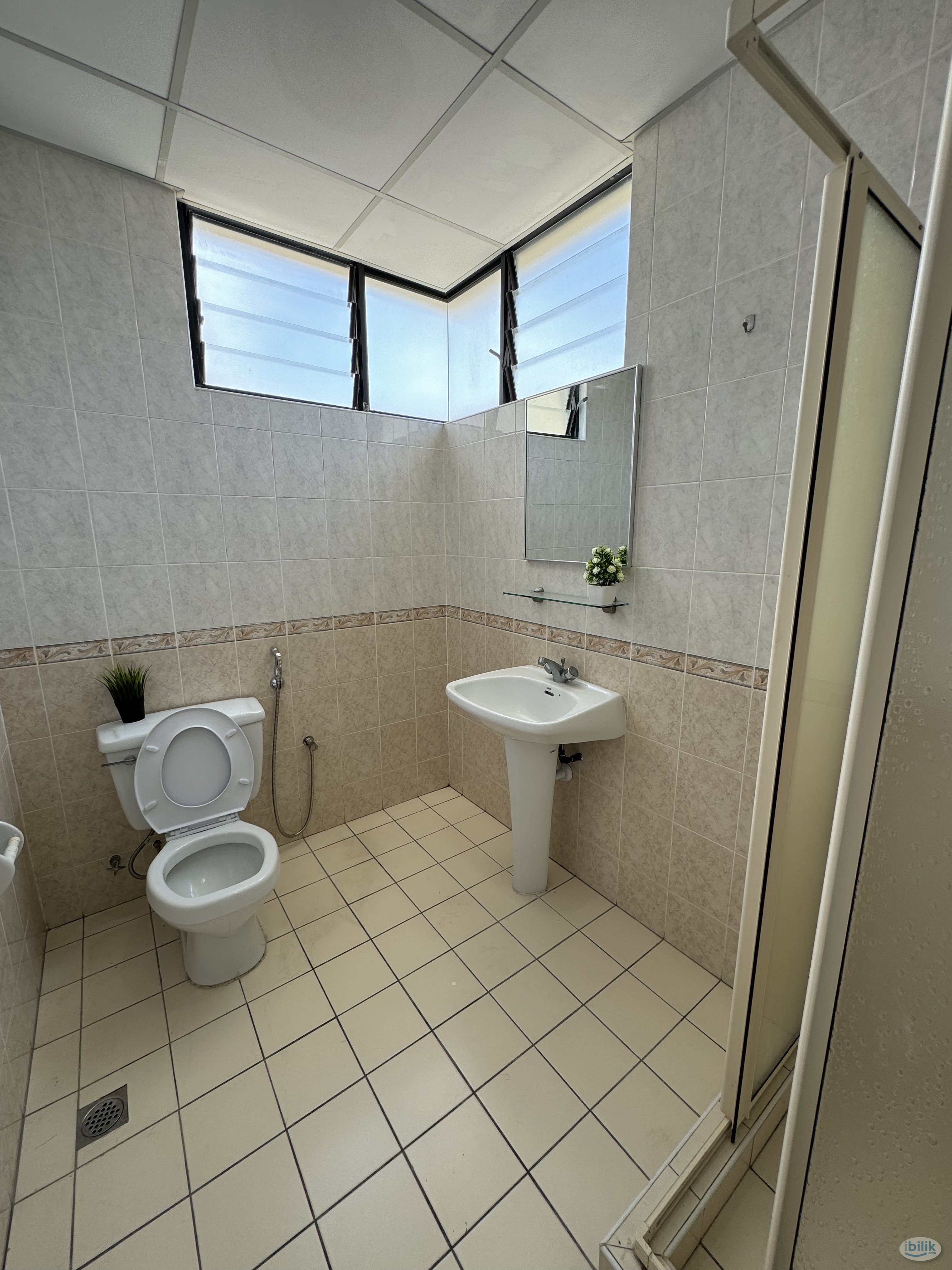 🔥MASTER QUEEN ROOM WITH OWN BATHROOM🔥 @ SRI PANGKOR CONDOMINIUM - Image 4