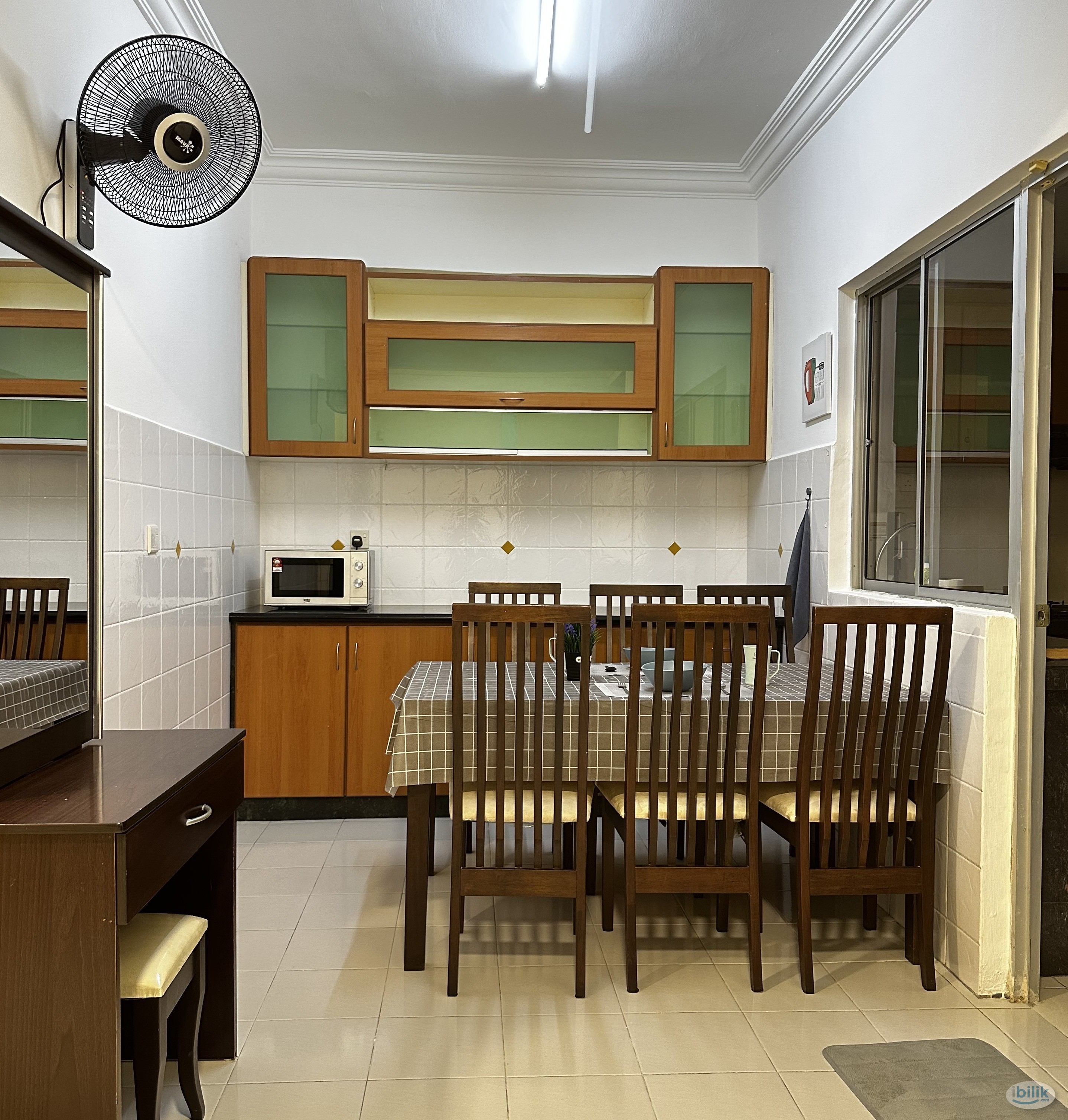 Middle Room at Putra Place, Bayan Indah - Image 4