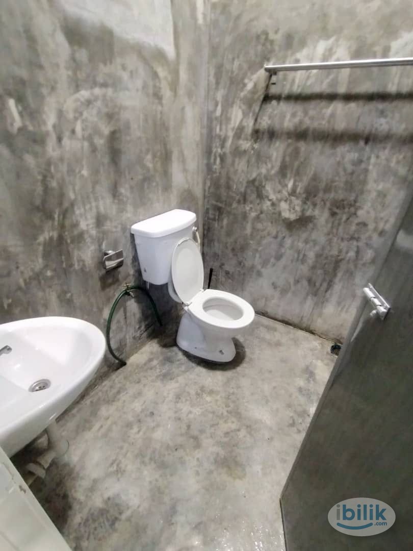 Medium room with private toilet. @ SS14 Subang Jaya - Image 1