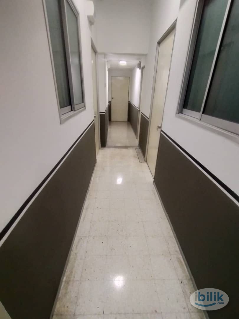 Medium room with private toilet. @ SS14 Subang Jaya - Image 2