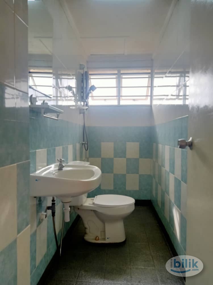 Clean & Nice 🤩 Male Middle Room for rent at Bukit Jelutong, Shah Alam. - Image 3