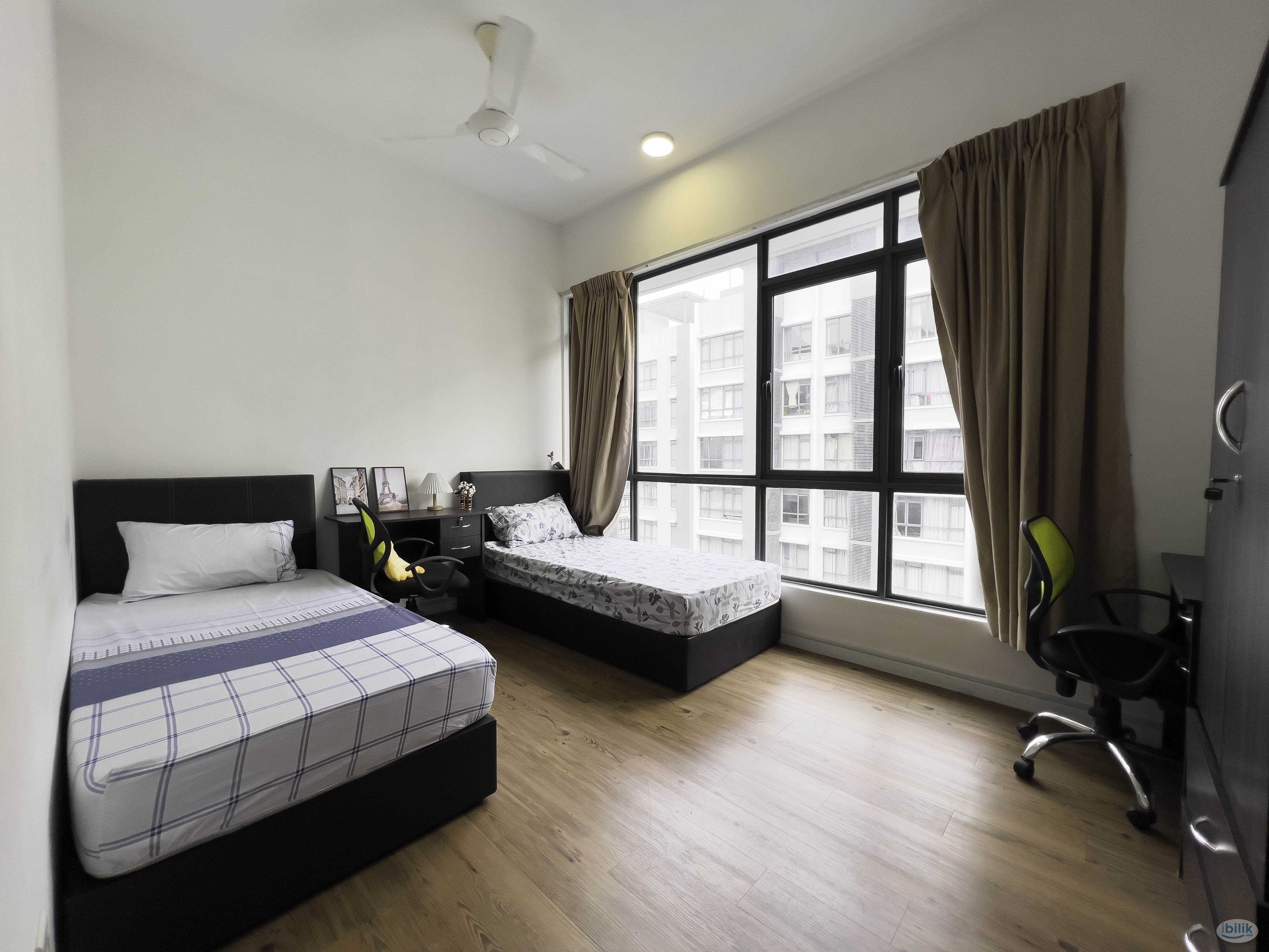 Cozy, Fully Furnished Master Room with Private Bathroom - Image 1