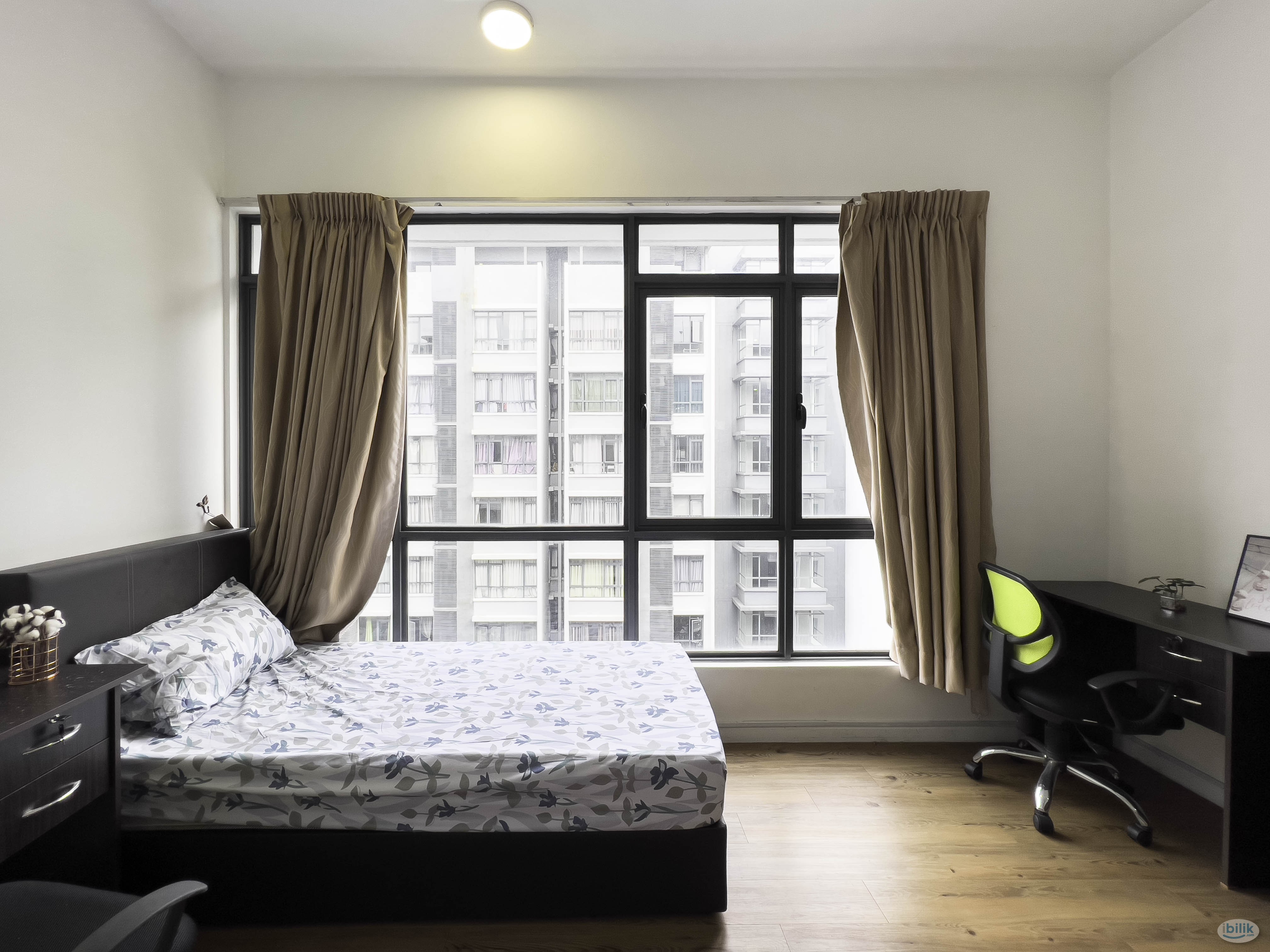 Cozy, Fully Furnished Master Room with Private Bathroom - Image 2