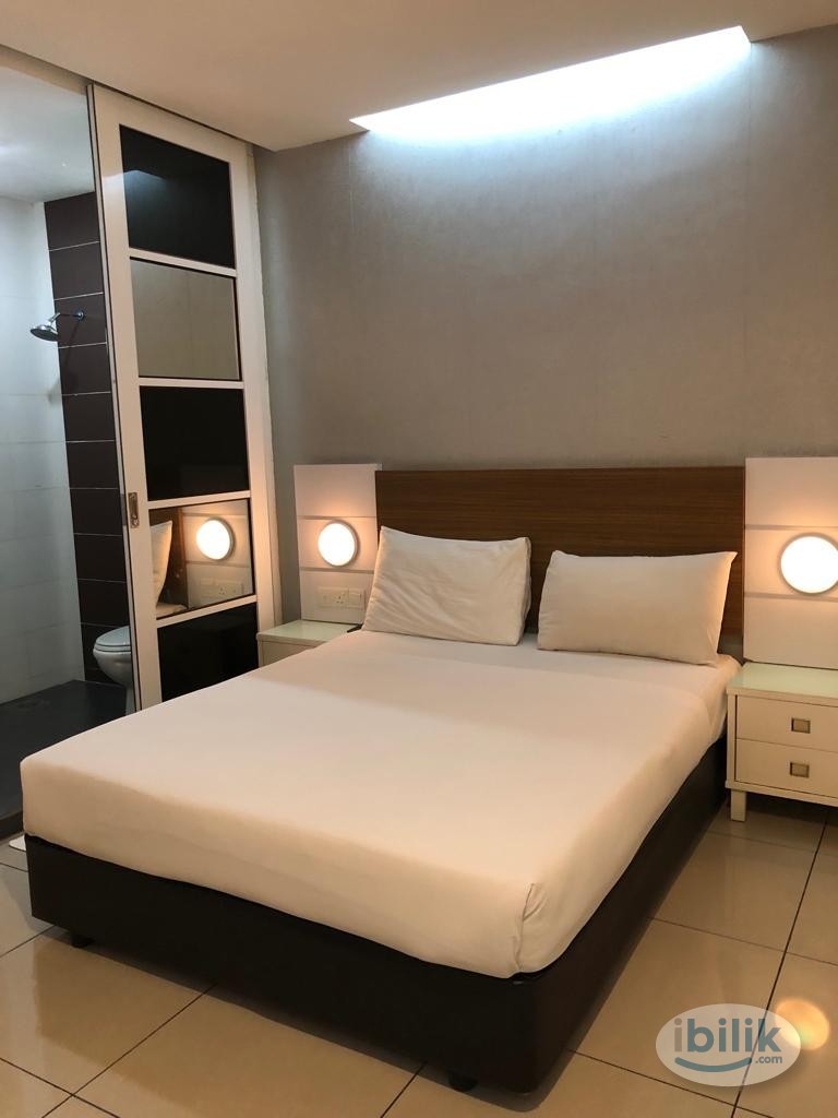 Best View Hotel, Middle Room at The Strand, Kota Damansara, MRT Surian , Giant, Strand Mall, NKS, Tropicana Gardens Mall - Image 1