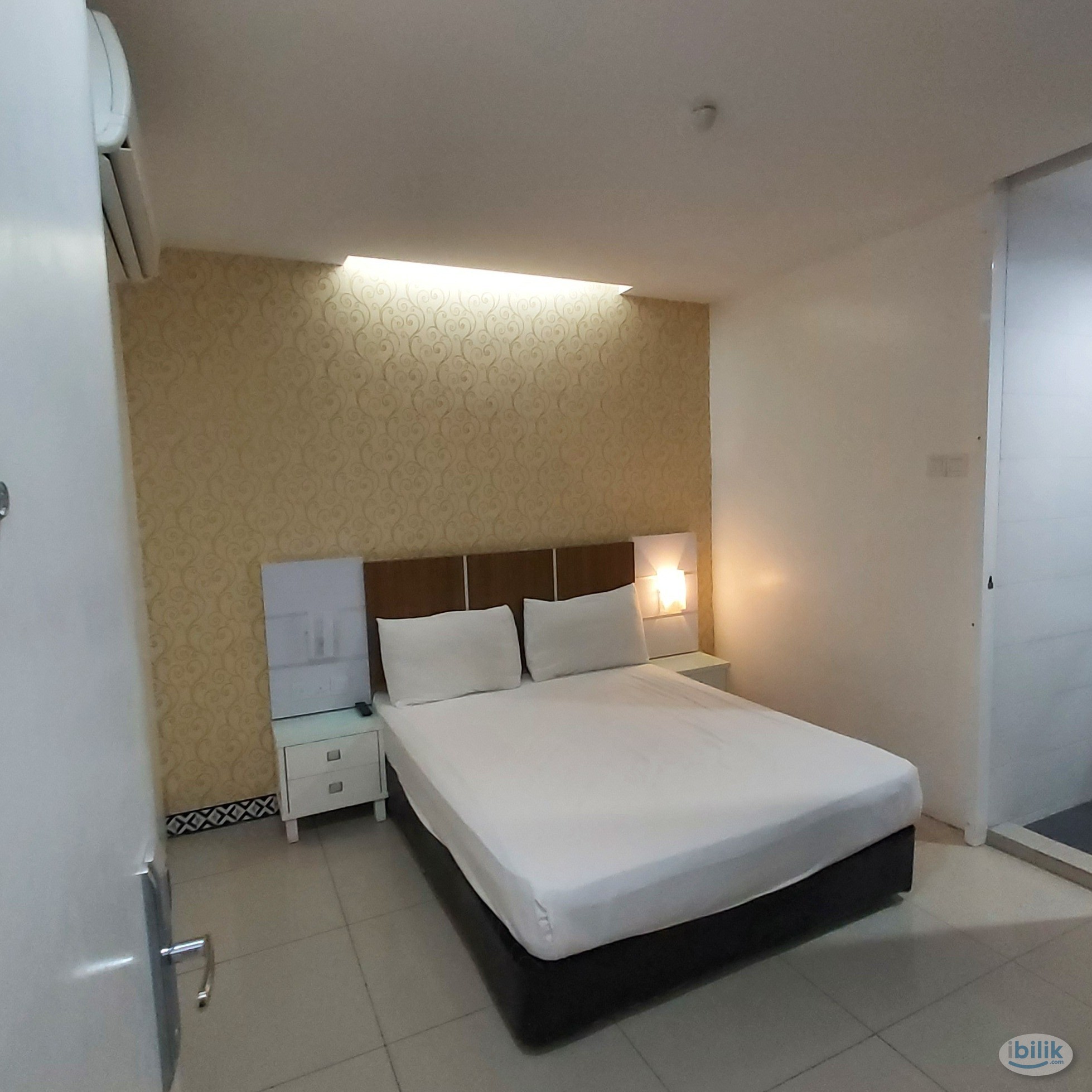 Best View Hotel, Middle Room at The Strand, Kota Damansara, MRT Surian , Giant, Strand Mall, NKS, Tropicana Gardens Mall - Image 2
