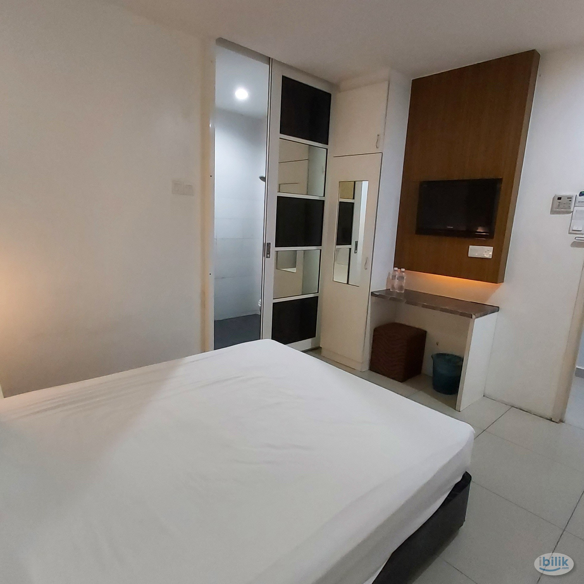 Best View Hotel, Middle Room at The Strand, Kota Damansara, MRT Surian , Giant, Strand Mall, NKS, Tropicana Gardens Mall - Image 3