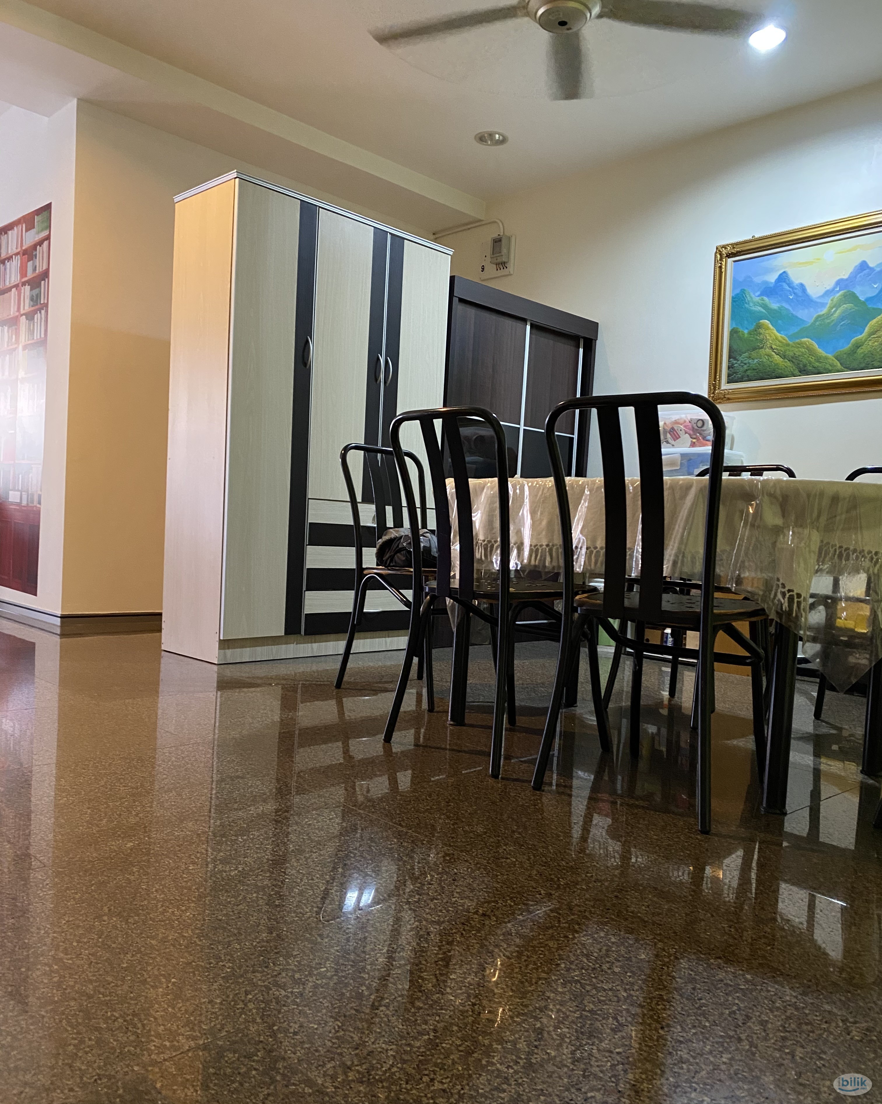 Middle Room at BU10, Bandar Utama - Image 1