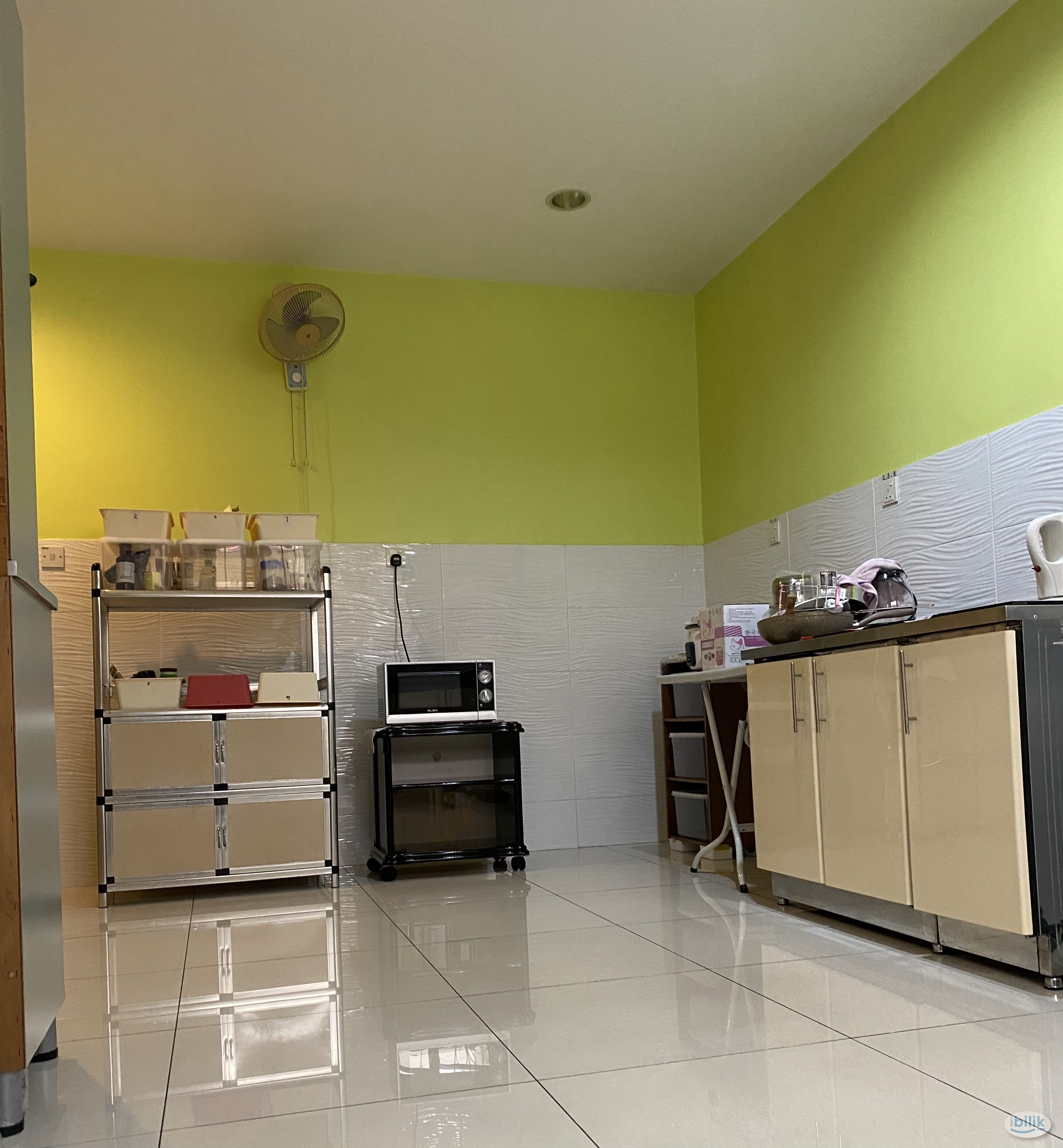 Middle Room at BU10, Bandar Utama - Image 2