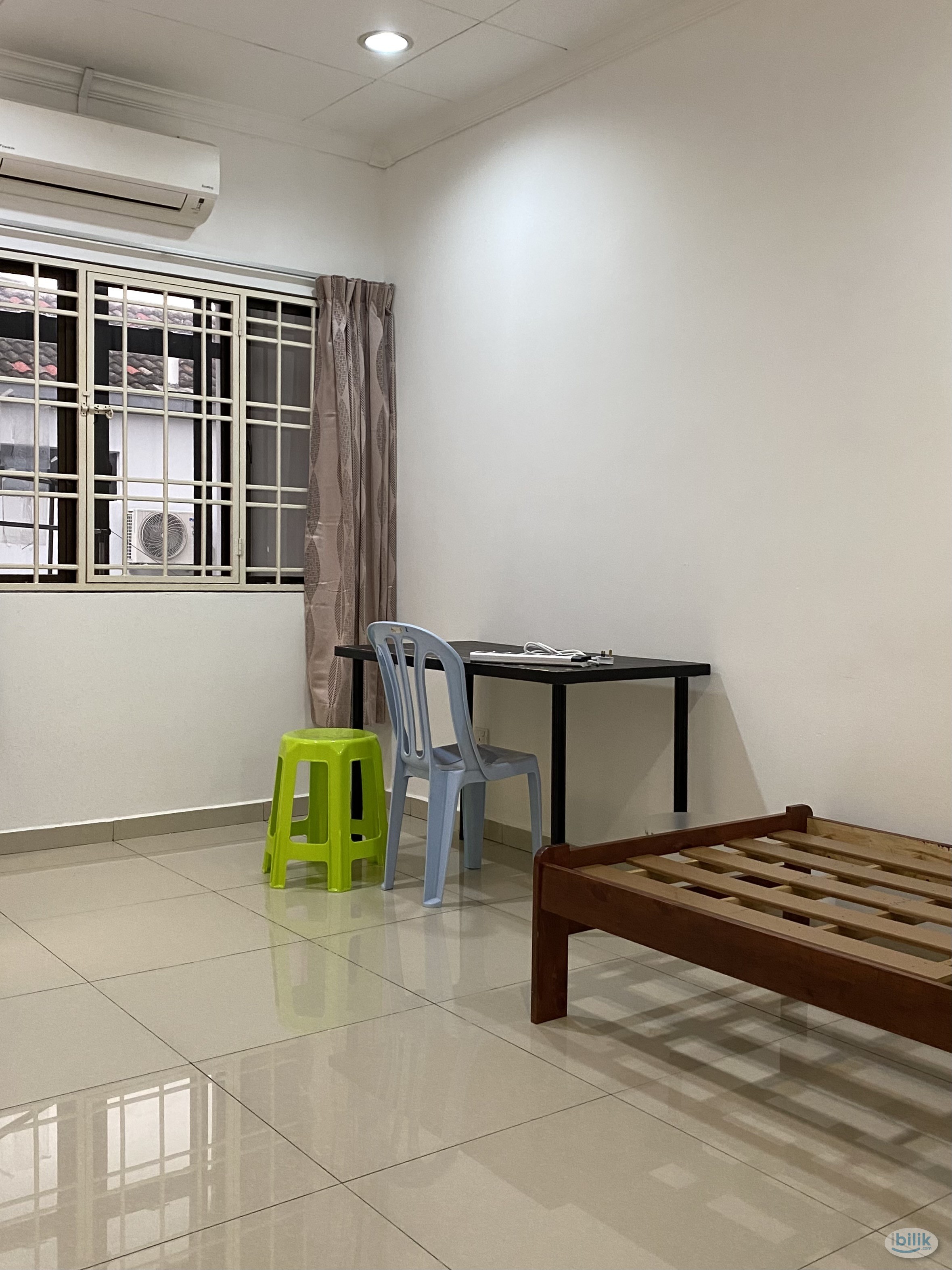 Middle Room at BU10, Bandar Utama - Image 3