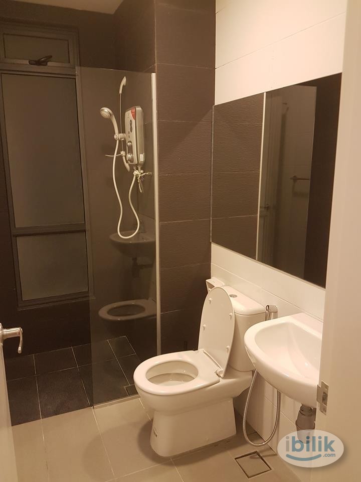 Comfortable Shared Room with Private Bathroom for Rent Utropolis - Image 4