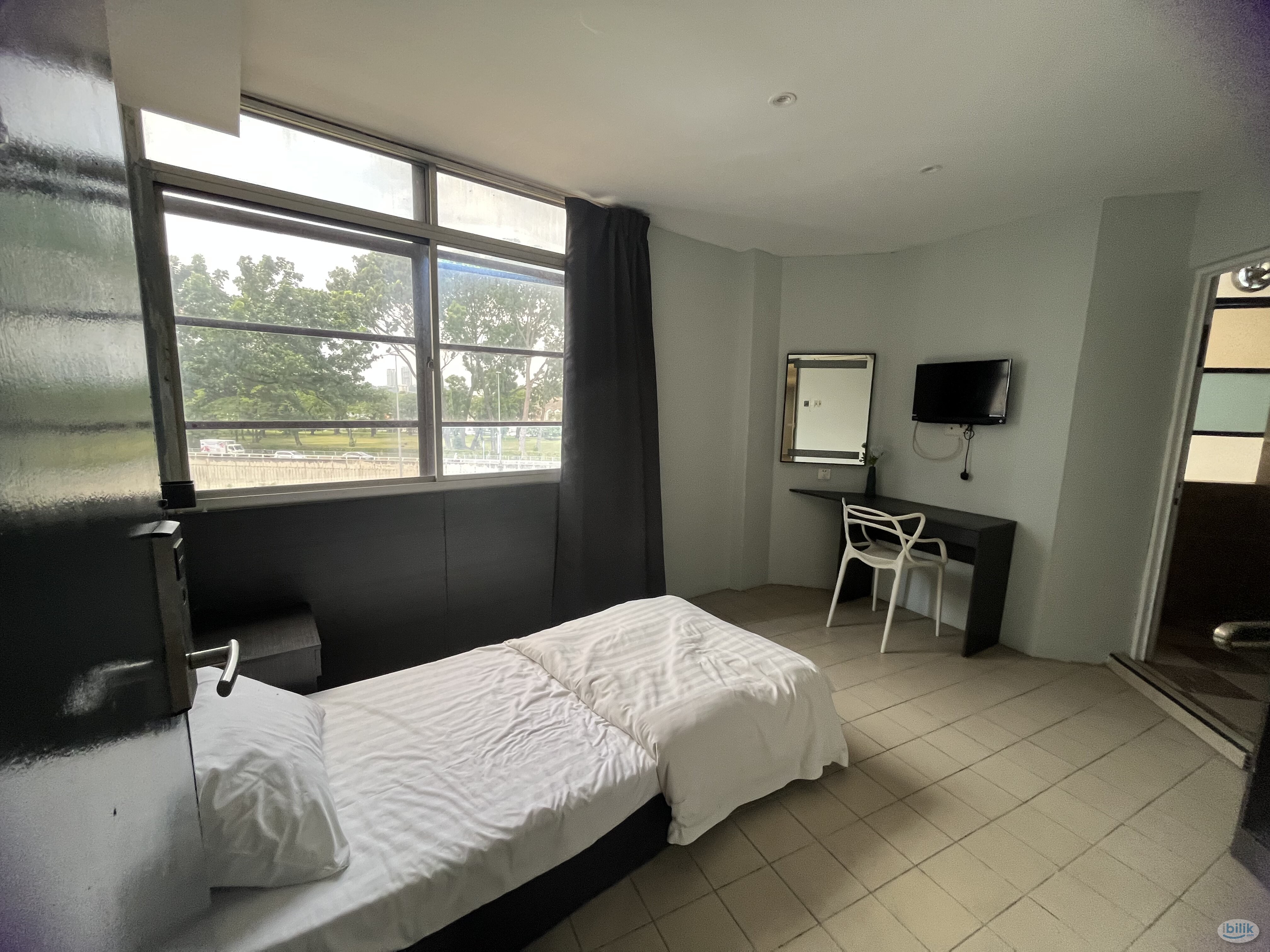 8 min walk to Mentari BRT, Q-Inn Hotel at PJS 8, Bandar Sunway Mentari , BRT Mentari Sunway Pyramid, Taylor's Lakesi - Image 1