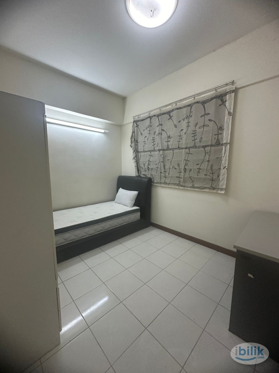 Single Room at Lagoon View, Bandar Sunway - Image 2