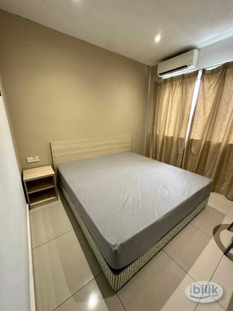 Room for Rent Near to MRT TTDI, Starling Mall, Atria Mall attach with private toilet with Zero Deposit at Damansara Inn  - Image 1