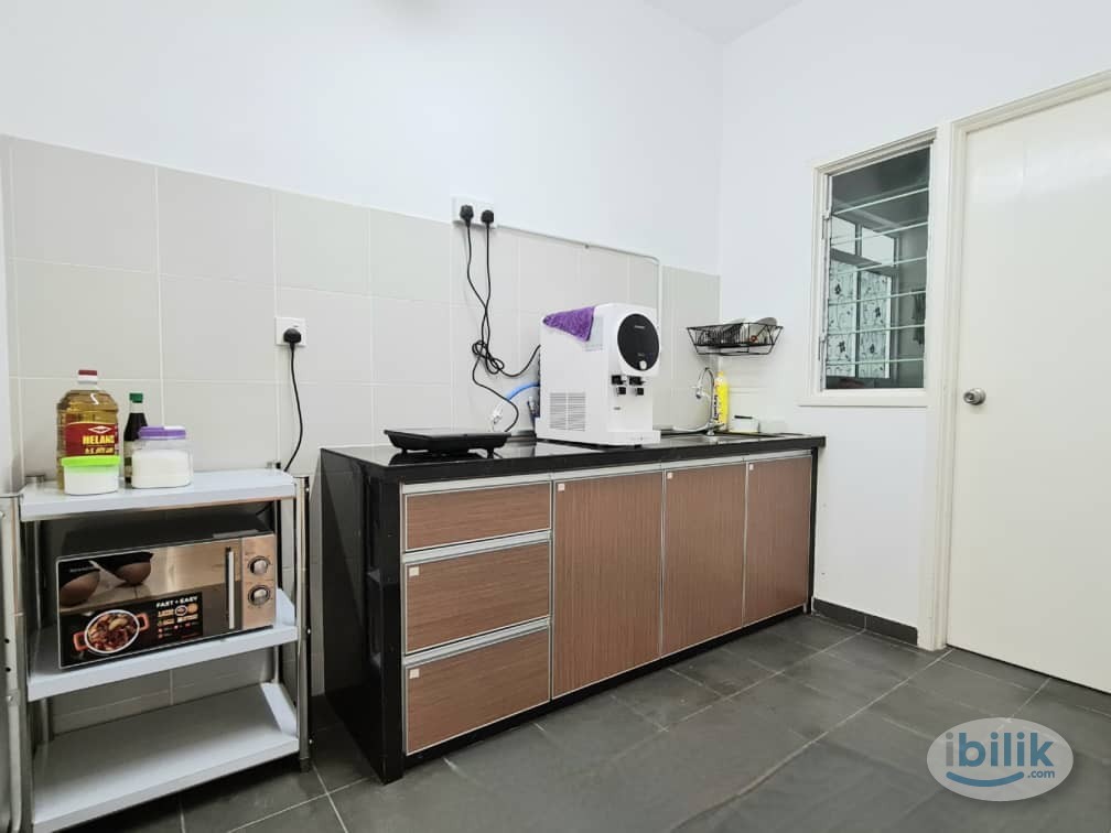 Single Room at Arena Residence, Bayan Baru - Image 1