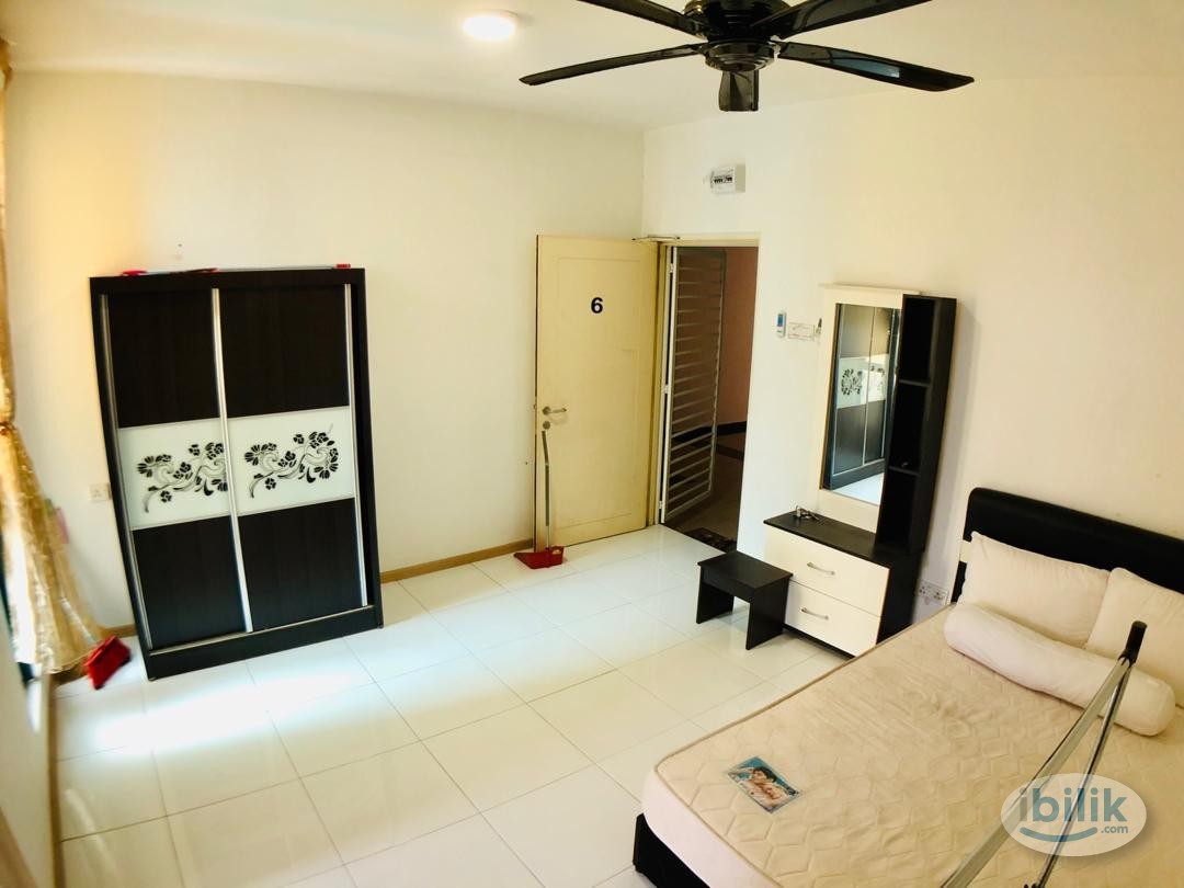 Private studio corner unit with pool view room section 14 shah alam - Image 1