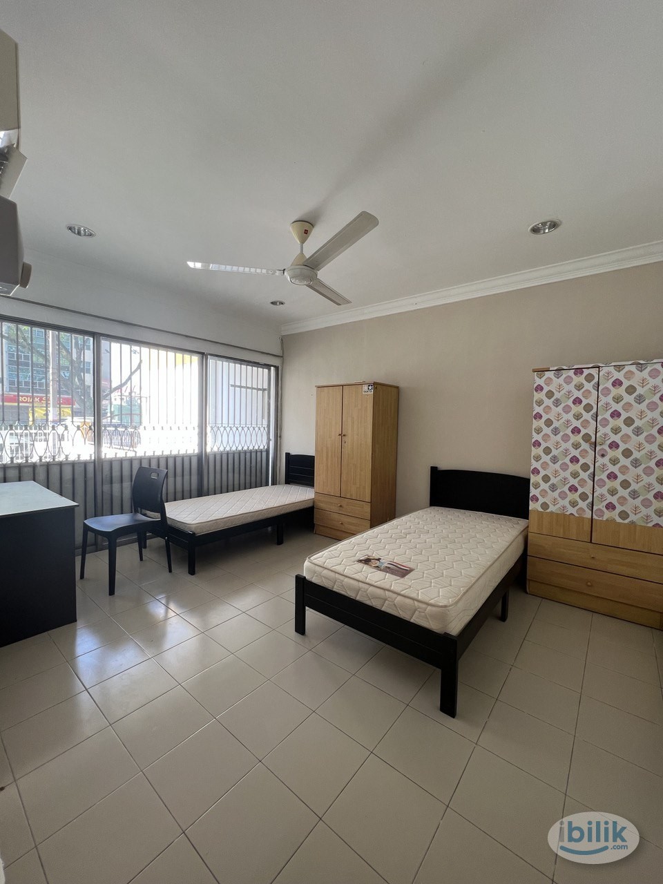 Middle Room at Subang Jaya, Selangor - Image 1