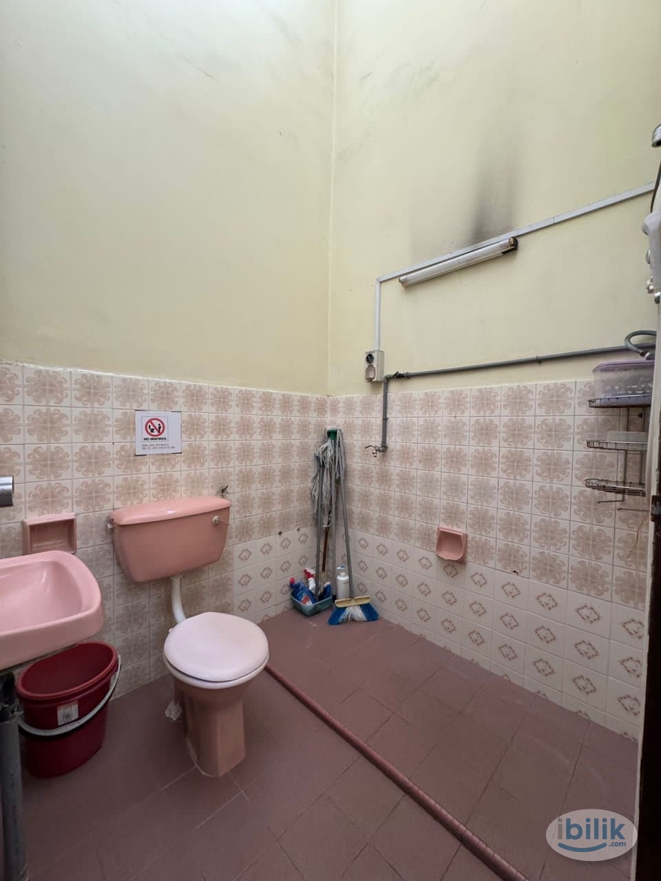 Middle Room at Subang Jaya, Selangor - Image 2
