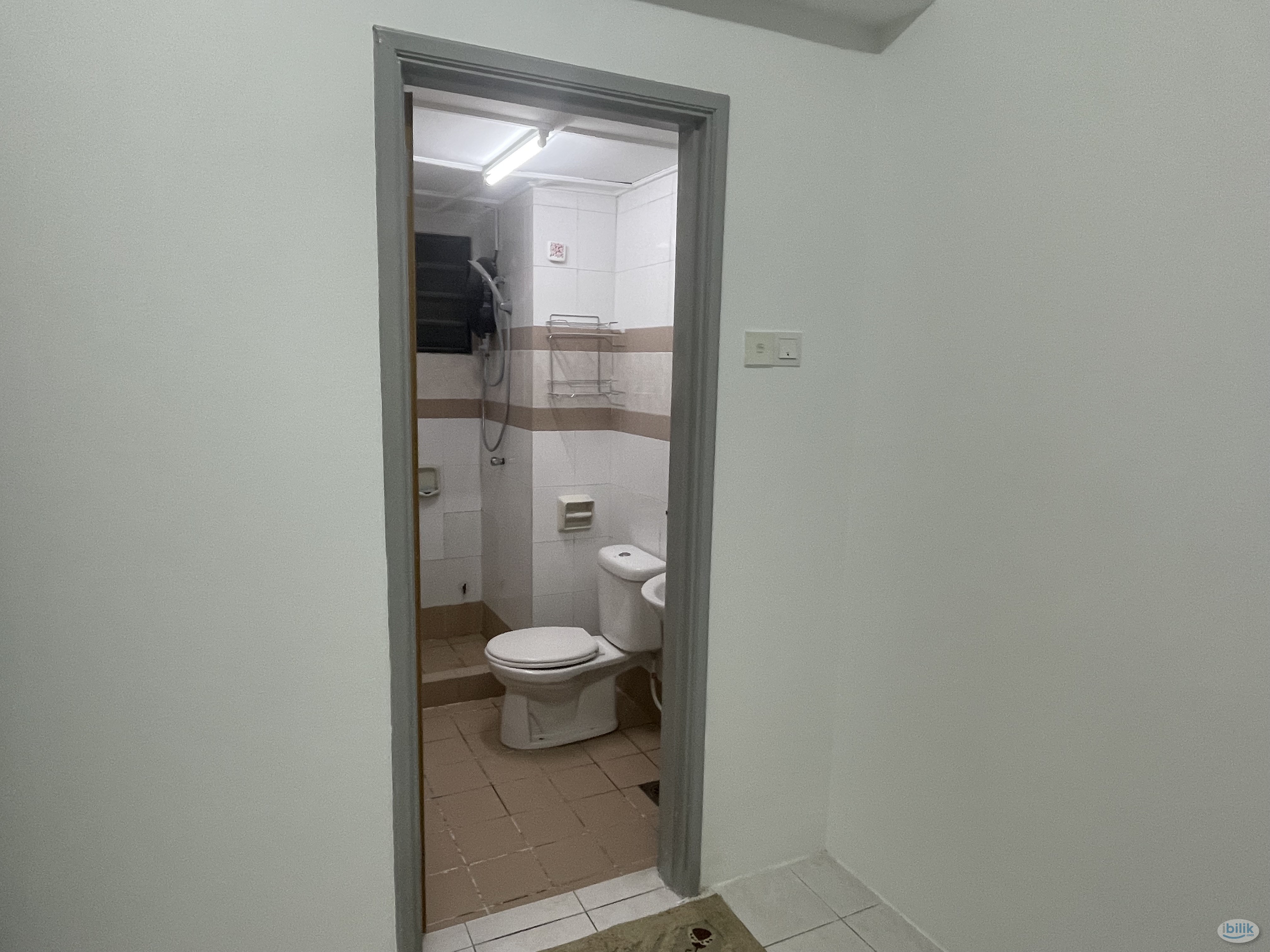Master room with private bathroom - Image 2