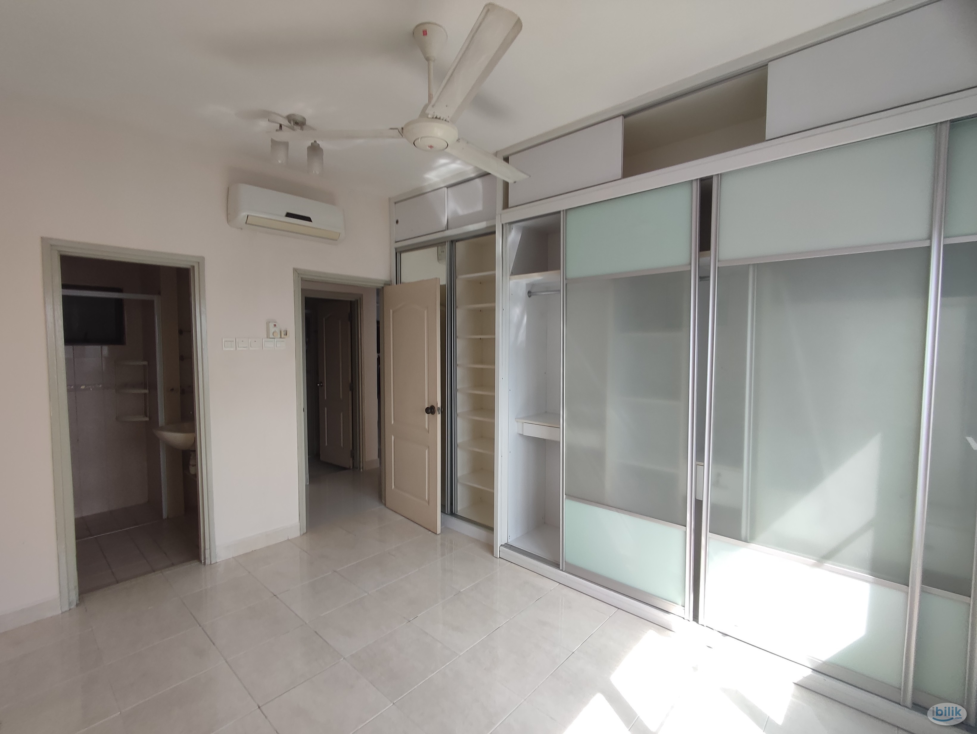 PELANGI UTAMA CONDO MASTER BEDROOM - Image 1