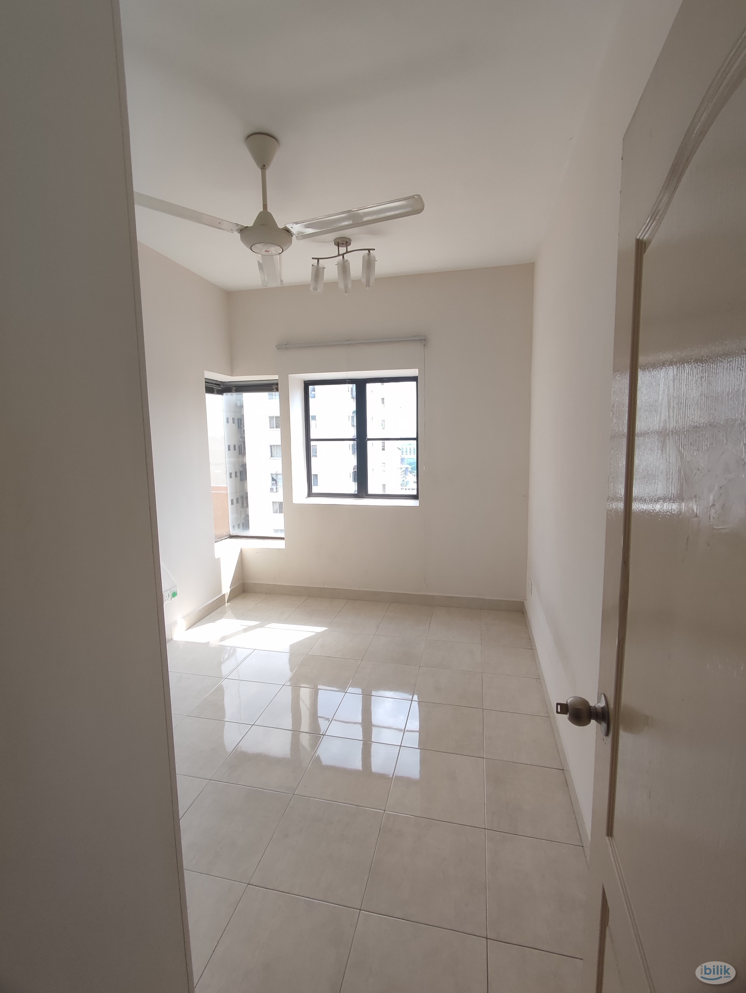 Available middle room at Pelangi utama - Image 1