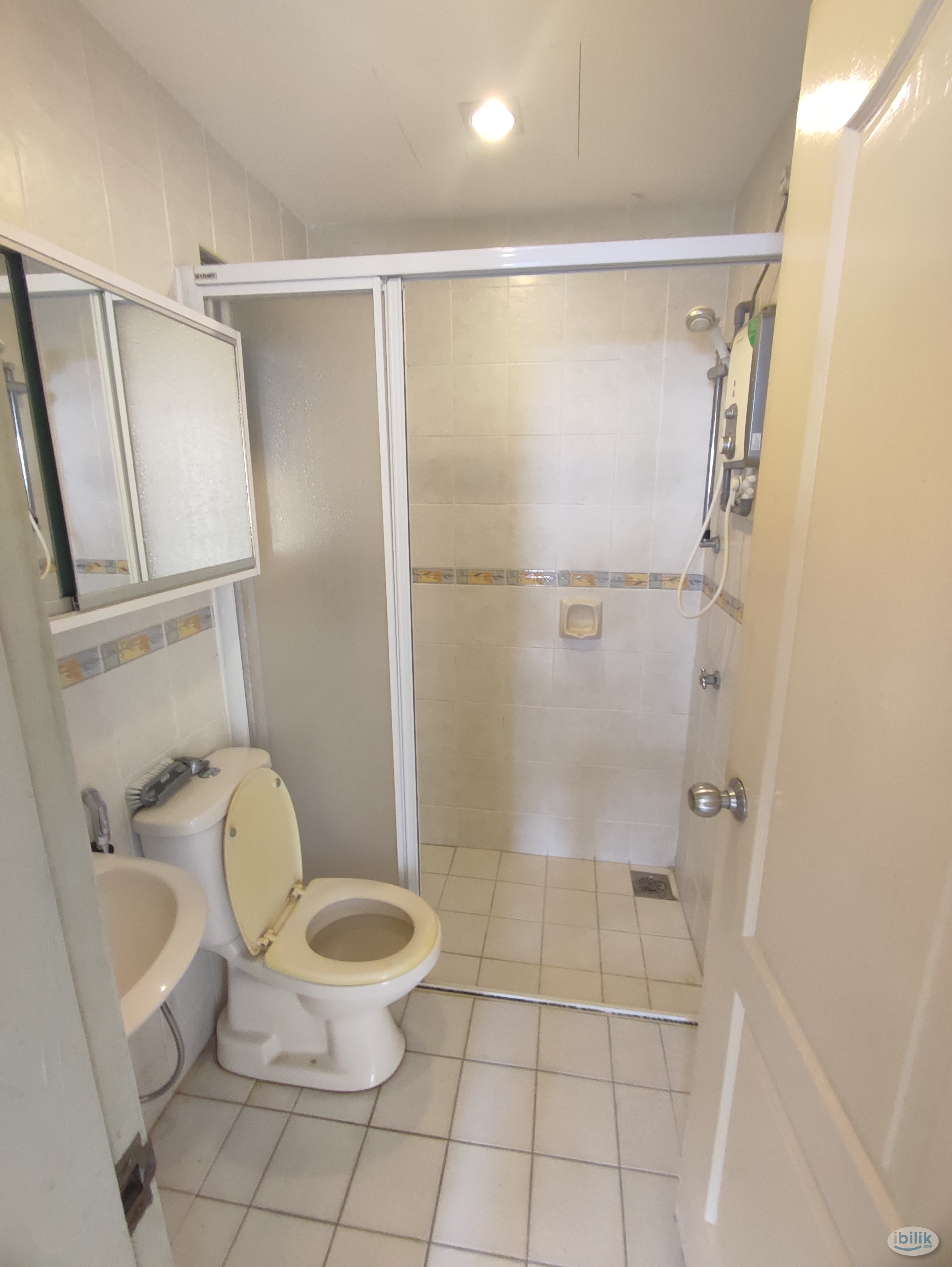 Small room available at Pelangi utama - Image 2