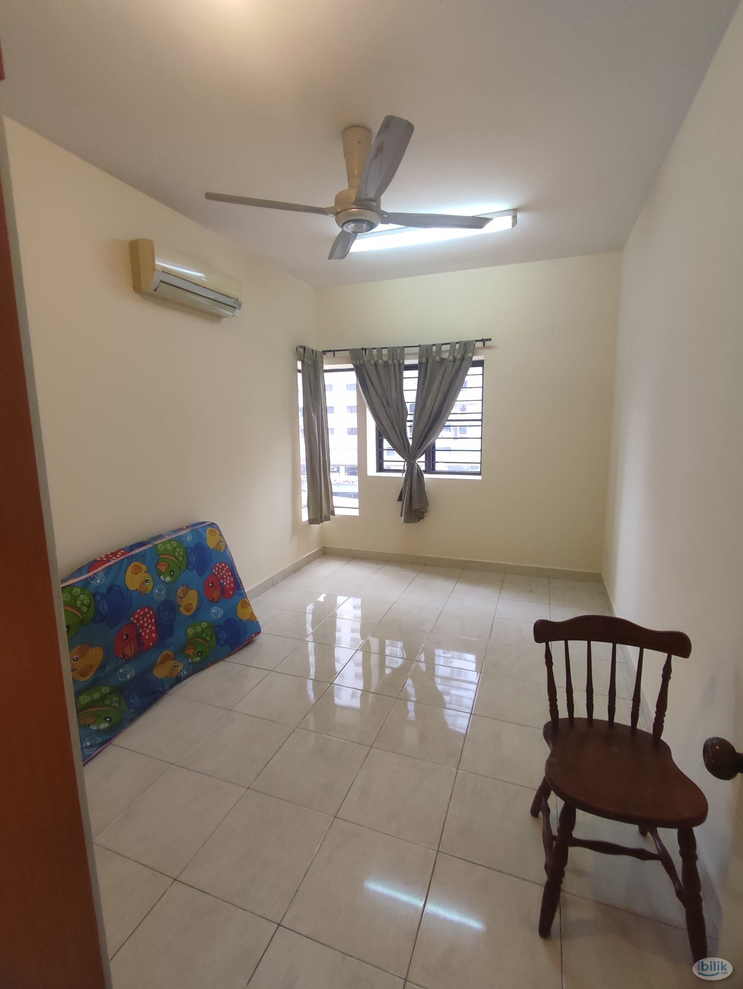 Male master bedroom at Pelangi utama - Image 3