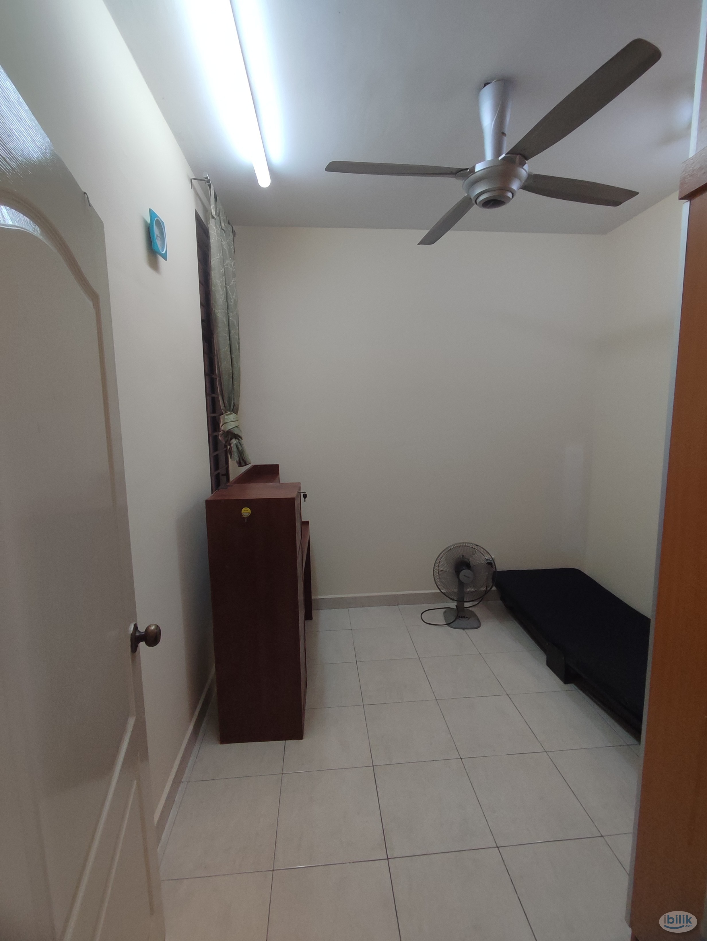 Small room at Pelangi utama condominium - Image 1