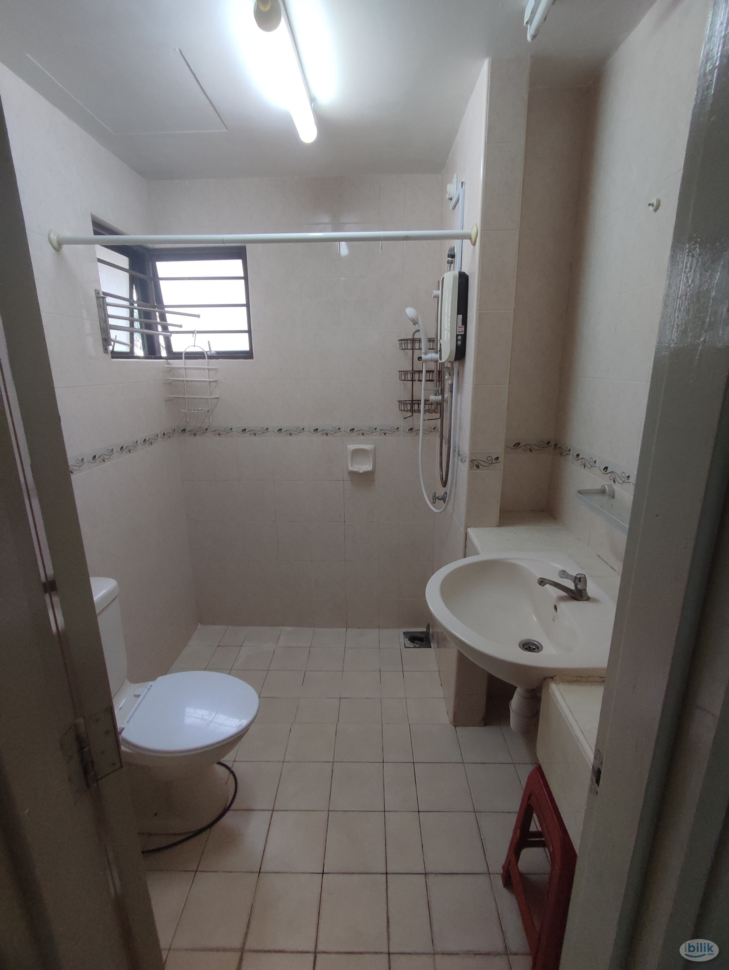 Small room at Pelangi utama condominium - Image 2