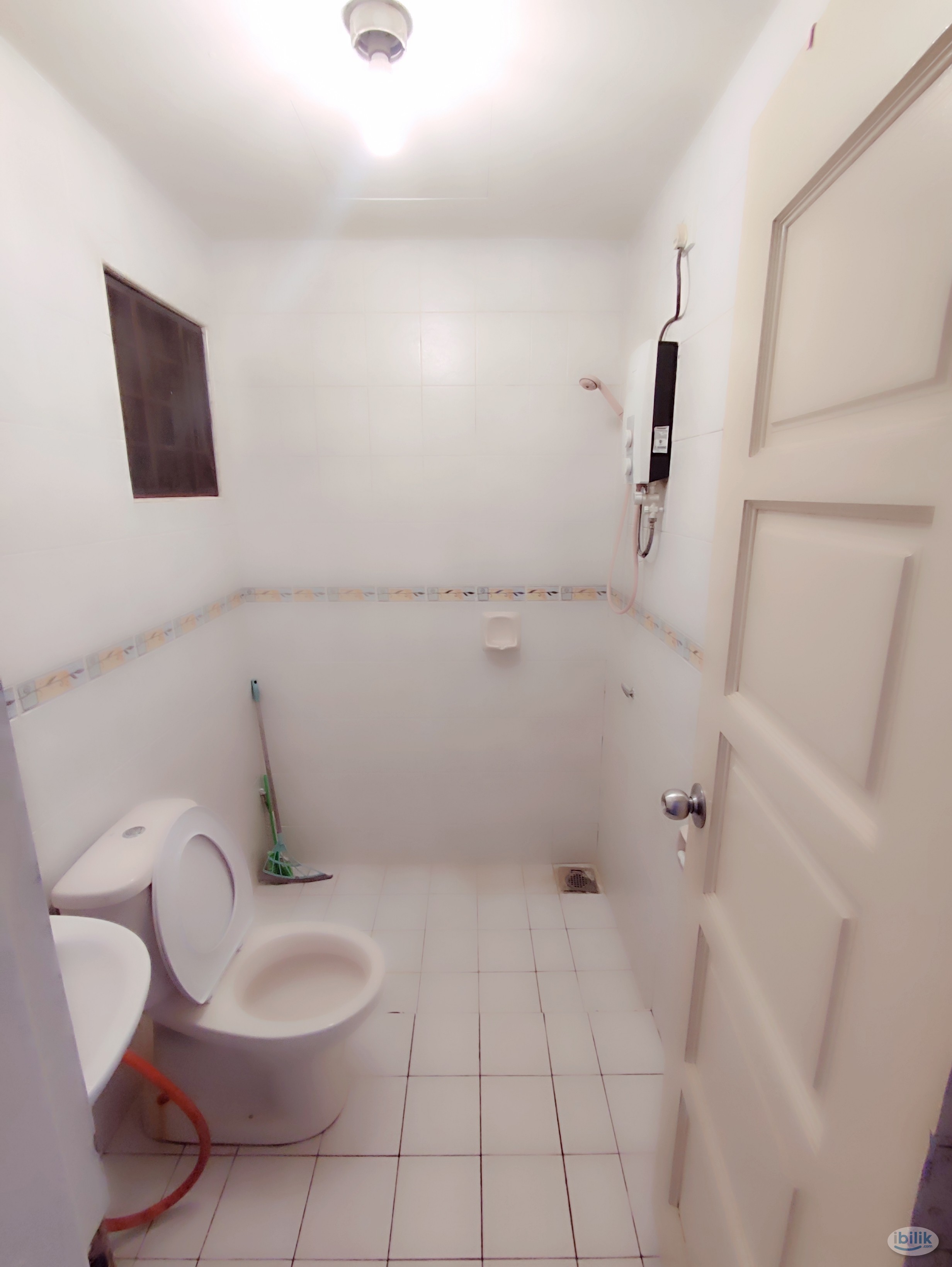walk to mrt station small room at Pelangi utama - Image 3