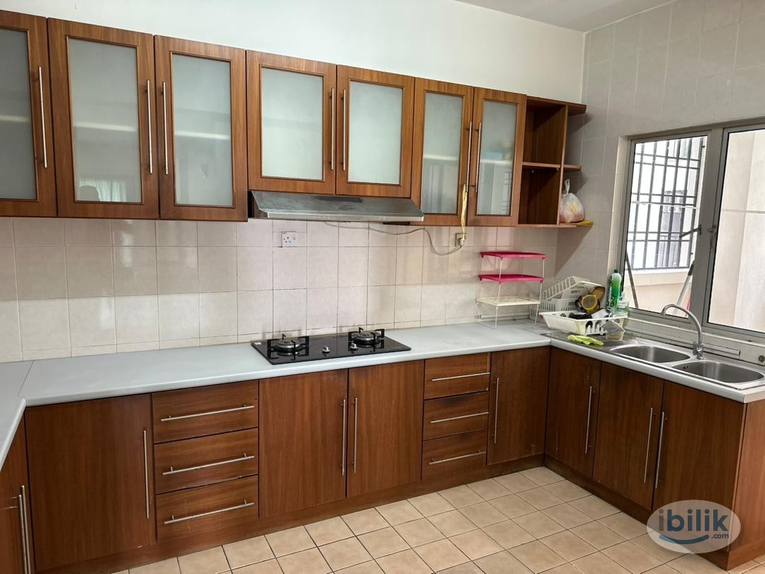 Only FEMALE MIDDLE ROOM AT KEN DAMANSARA, DAMANSARA INTAN - Image 3