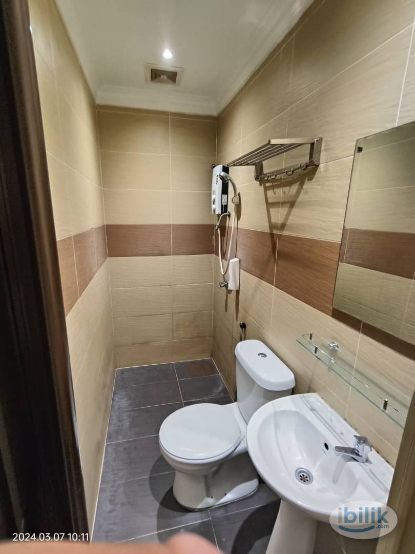 Looking Room with Zero Deposit ❓ Master Room for Rent near Masjid Jamek LRT 🚅 - Image 4