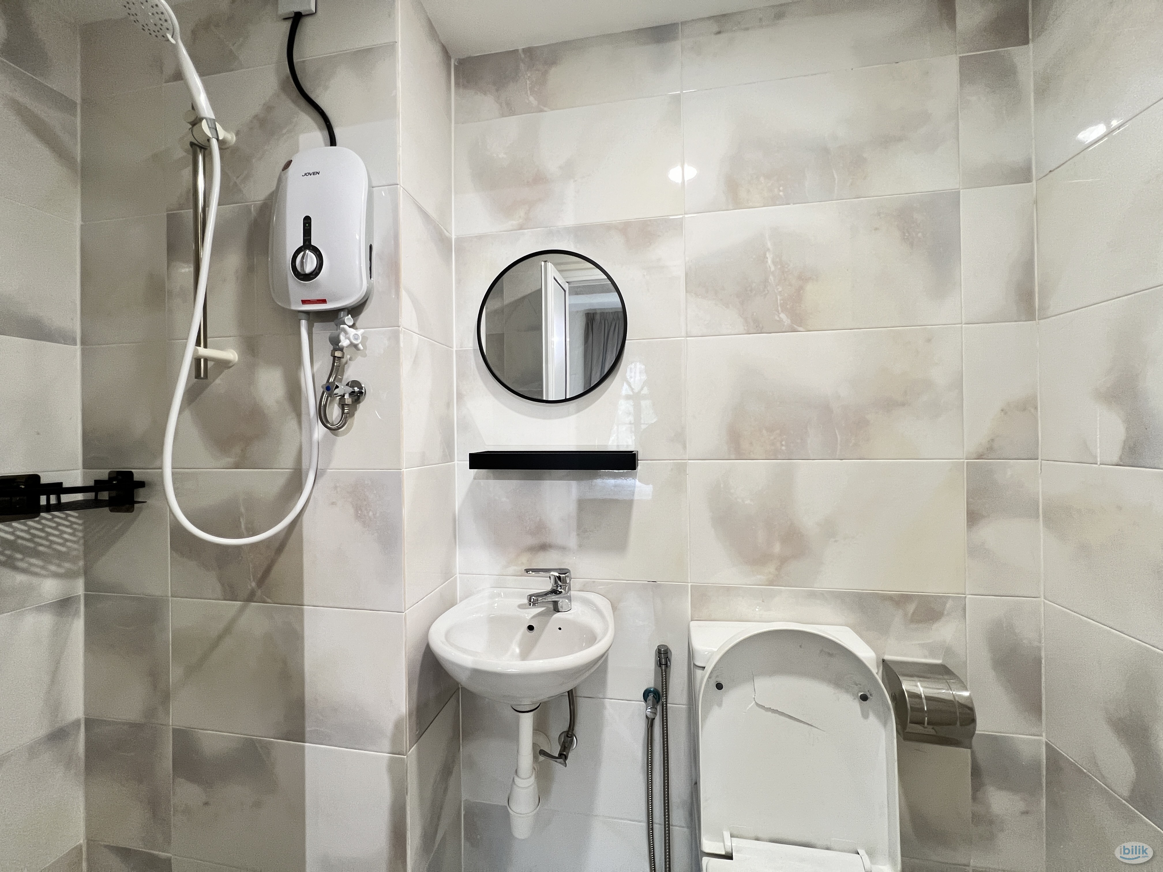 11mins walk to Times Square 🚶‍♂️ Furnished Room Rent at Pudu - Image 1