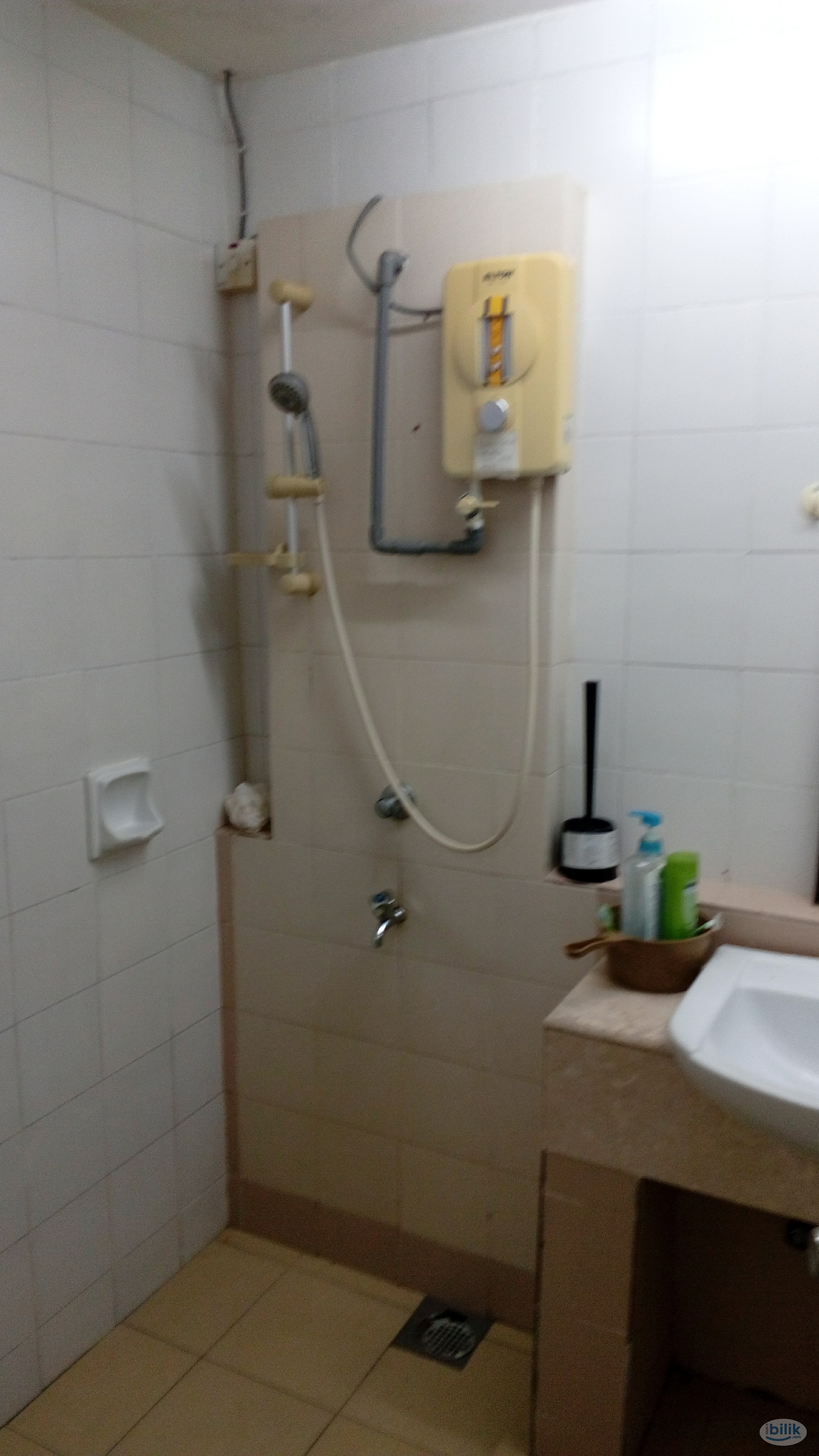 Cyberia Smarthome. E  Furnished NONsharing middle room  Airconditioned. - Image 3