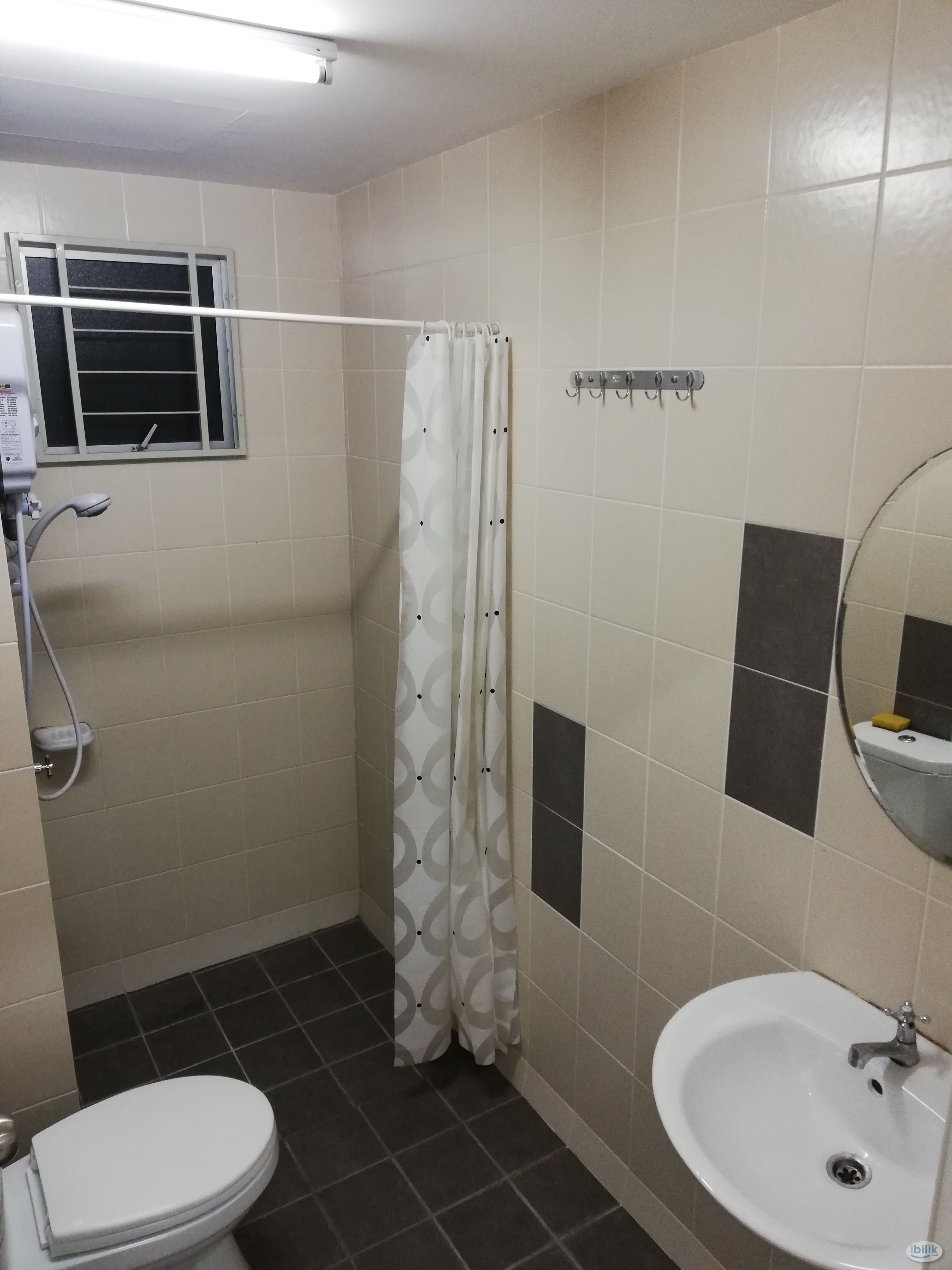 Middle Room at Bandar Baru Kundang, Rawang - Image 2