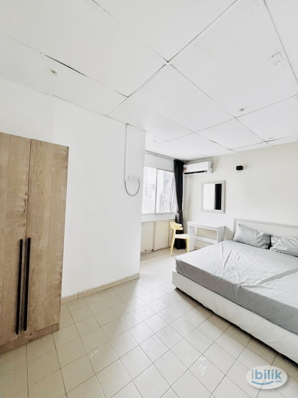 🏨 Foreigner Preferred Room For Rent just 5 mins to Starling Mall at Hotel A&N! 👑 Don't miss the Queen Room! Book now - Image 1