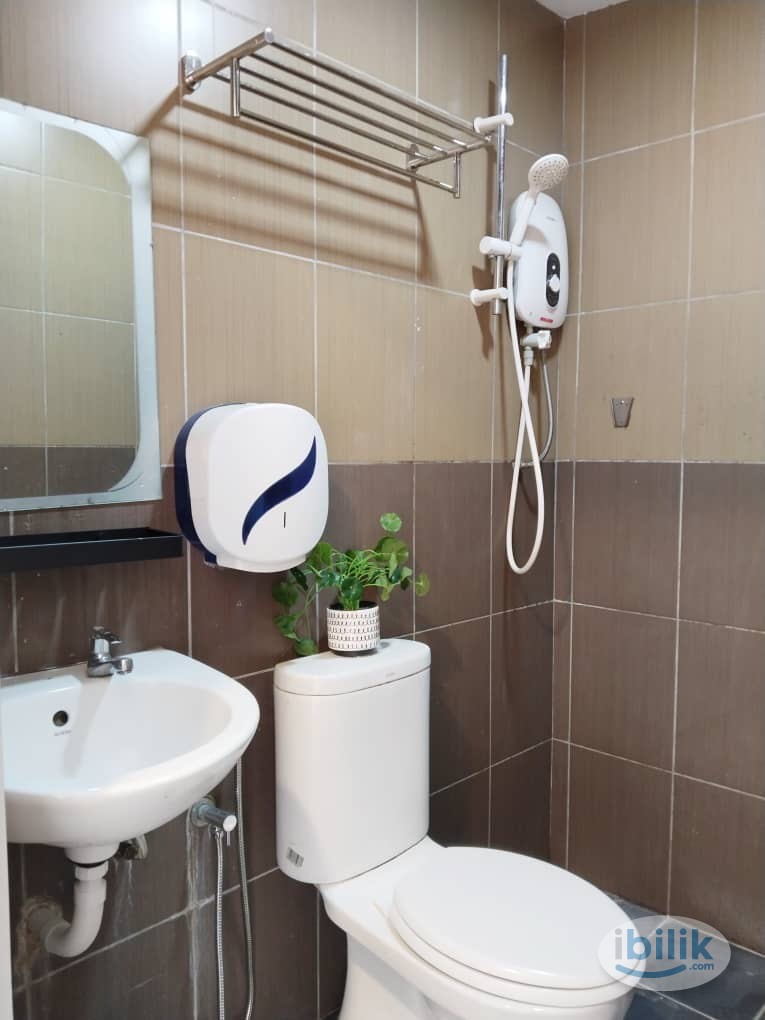 Apple Co-Living @Shah Alam ✨ With Private Toilet 🚽 - Image 4
