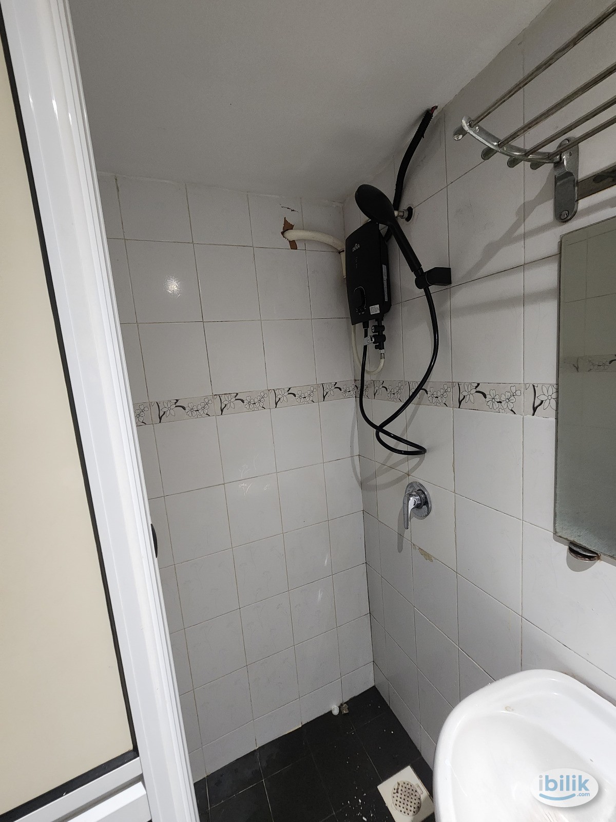 [Grand Maria] Queen Bed in Master Room at Chow Kit Near to PWTC / LRT Station 🚡 - Image 2