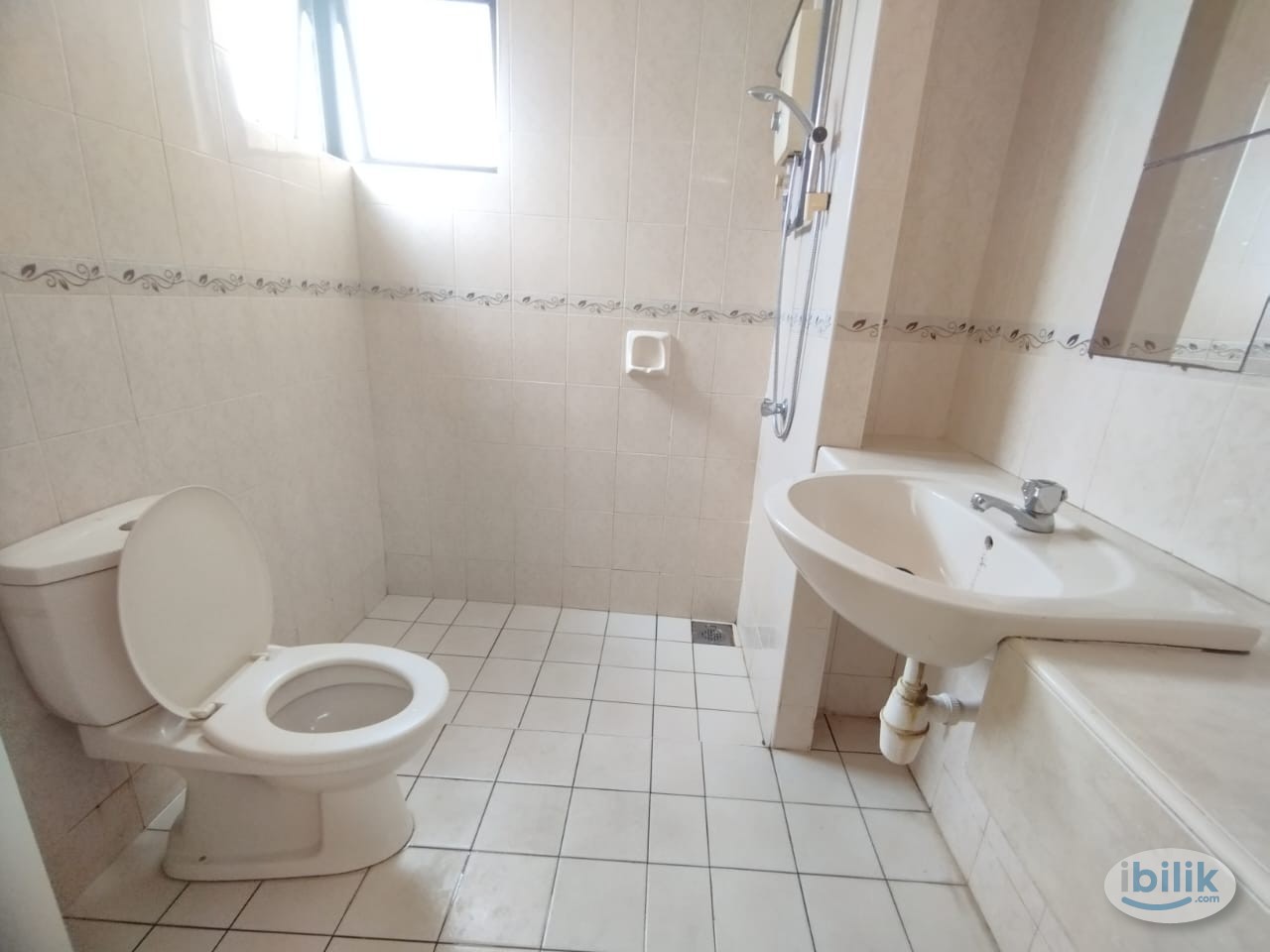 single room available at pelangi utama - Image 4