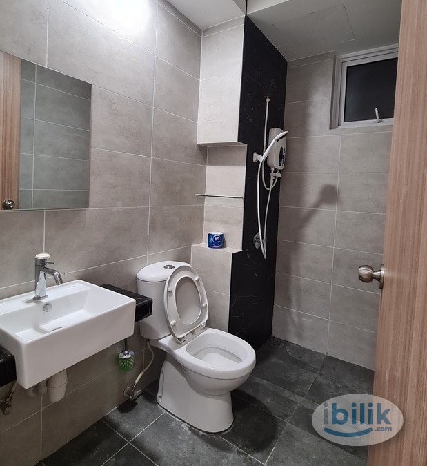 EXECUTIVE BEDROOM with SEA VIEW at QuayWest Residence, Bayan Lepas - Image 4